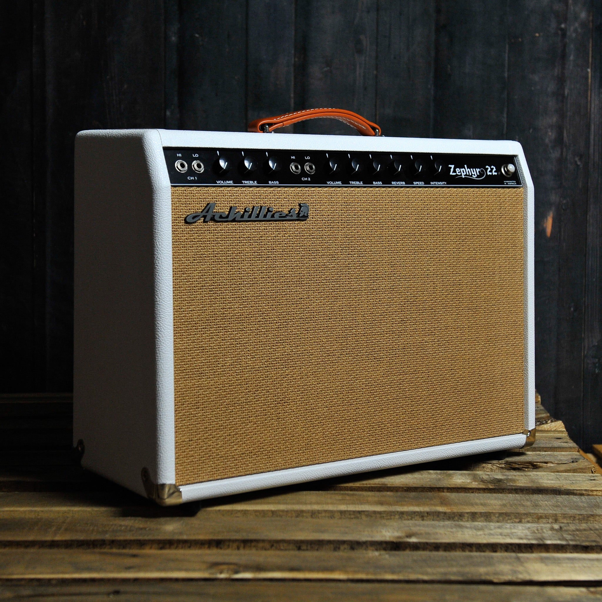 Achillies Zephyr 22 1 x 12 Combo White Bronco Tolex, Tan Open Weave Grille Cloth, Tan PU Leather Handle
