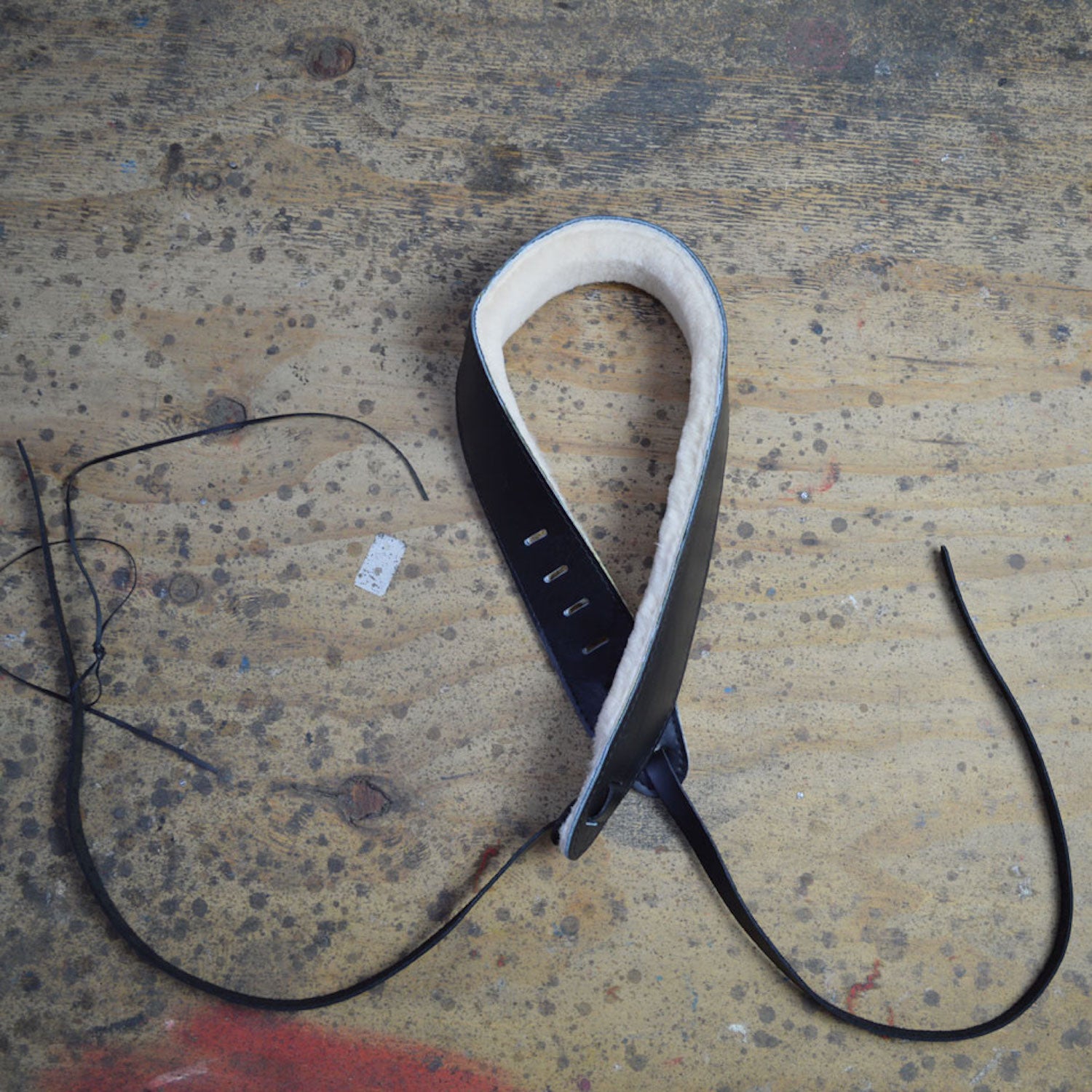 Colonial Leather Strap Banjo Cradlewool Black