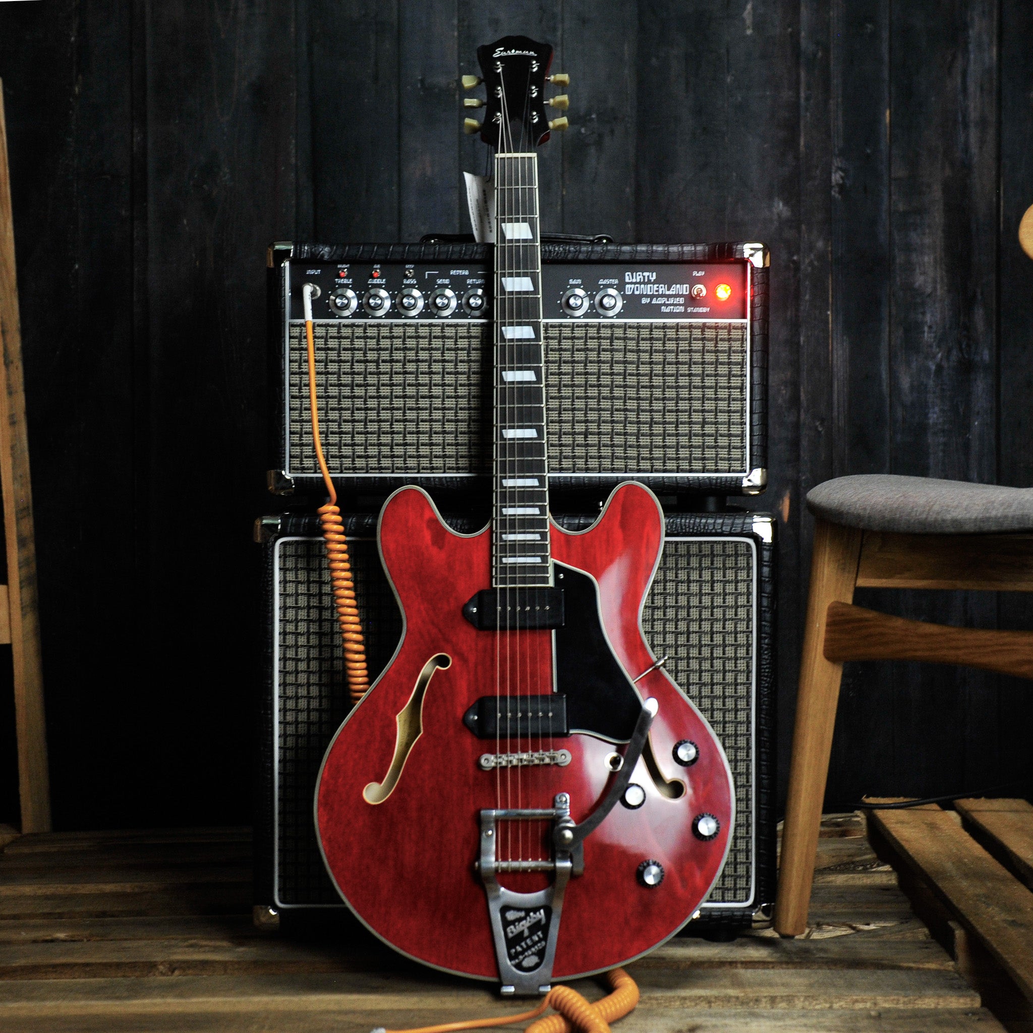 Eastman T64/V-RD Thinline Semi-Hollow Electric Red Bigsby