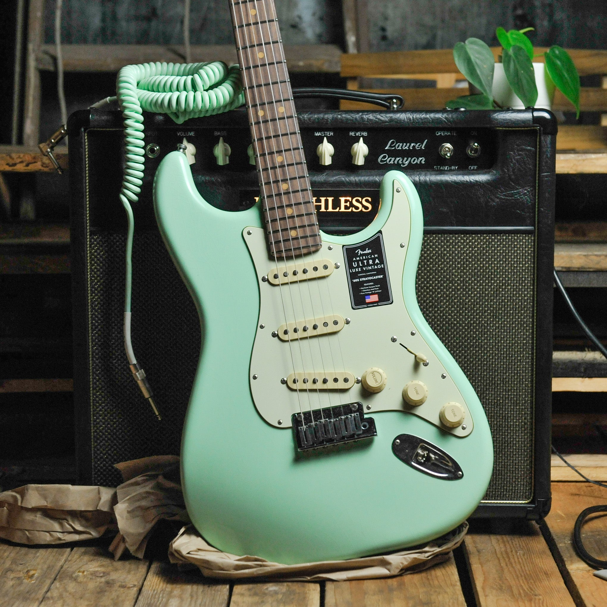 Fender American Ultra Luxe Vintage '60s Stratocaster®, Rosewood Fingerboard, Surf Green