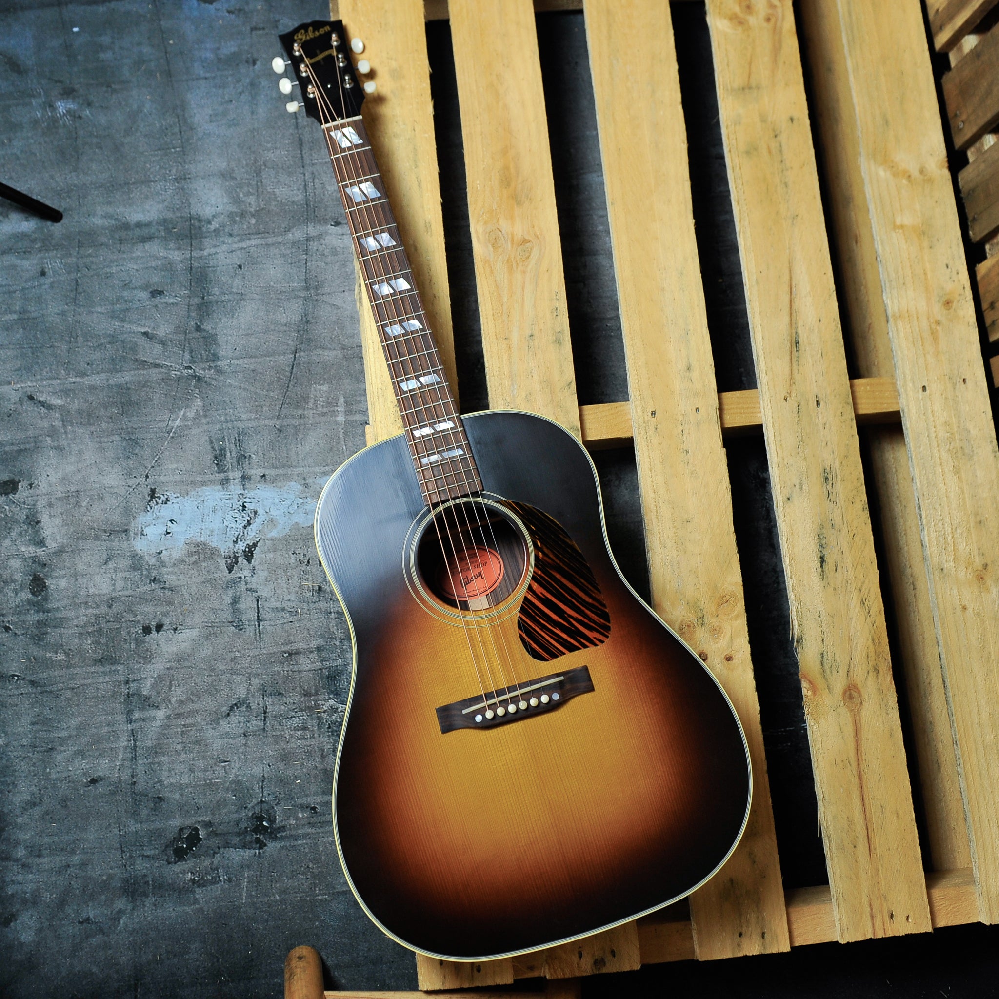 Gibson 1942 Banner Southern Jumbo Vintage Sunburst