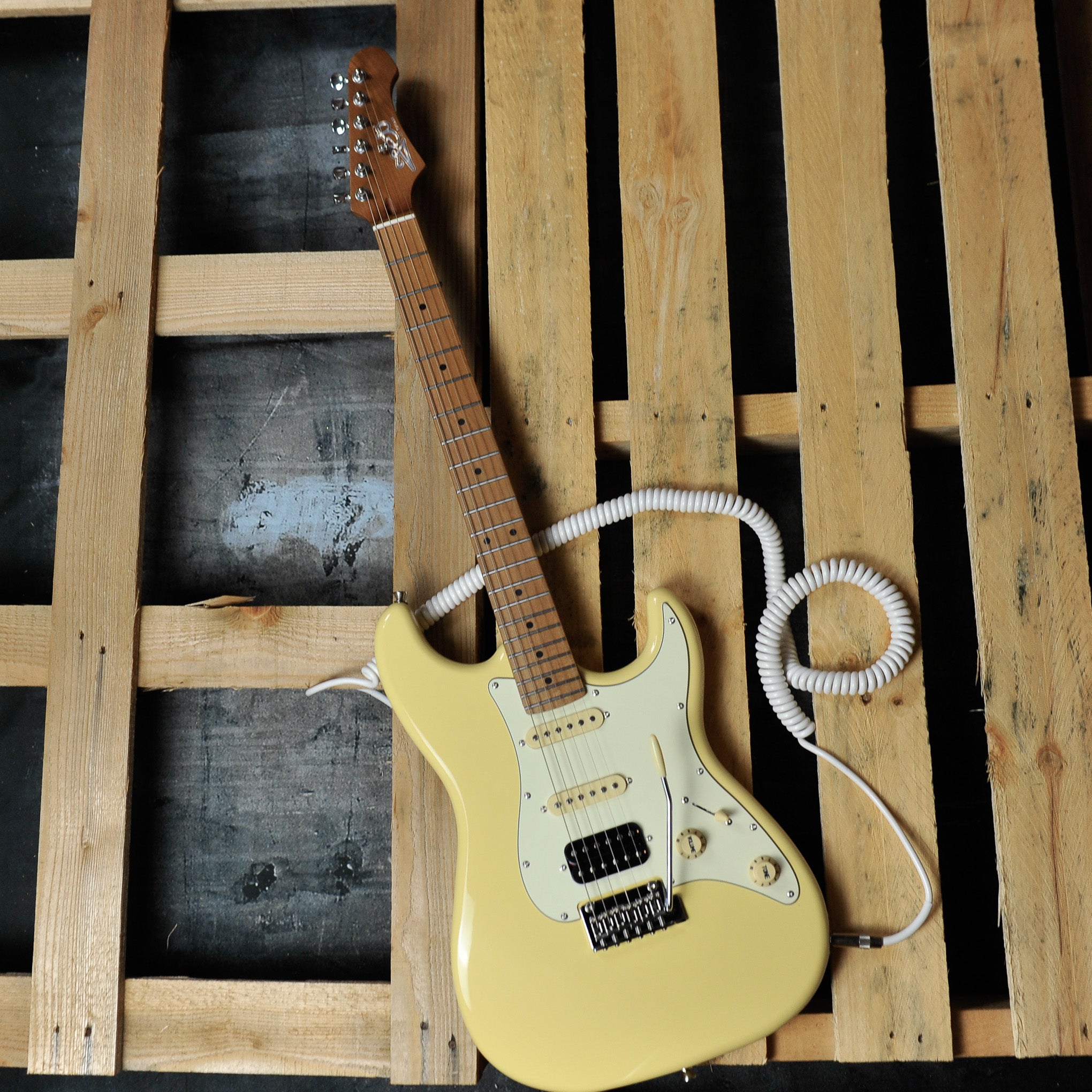 Jet JS-400-VYW HSS, Roasted Maple, Vintage Yellow Electric Guitar