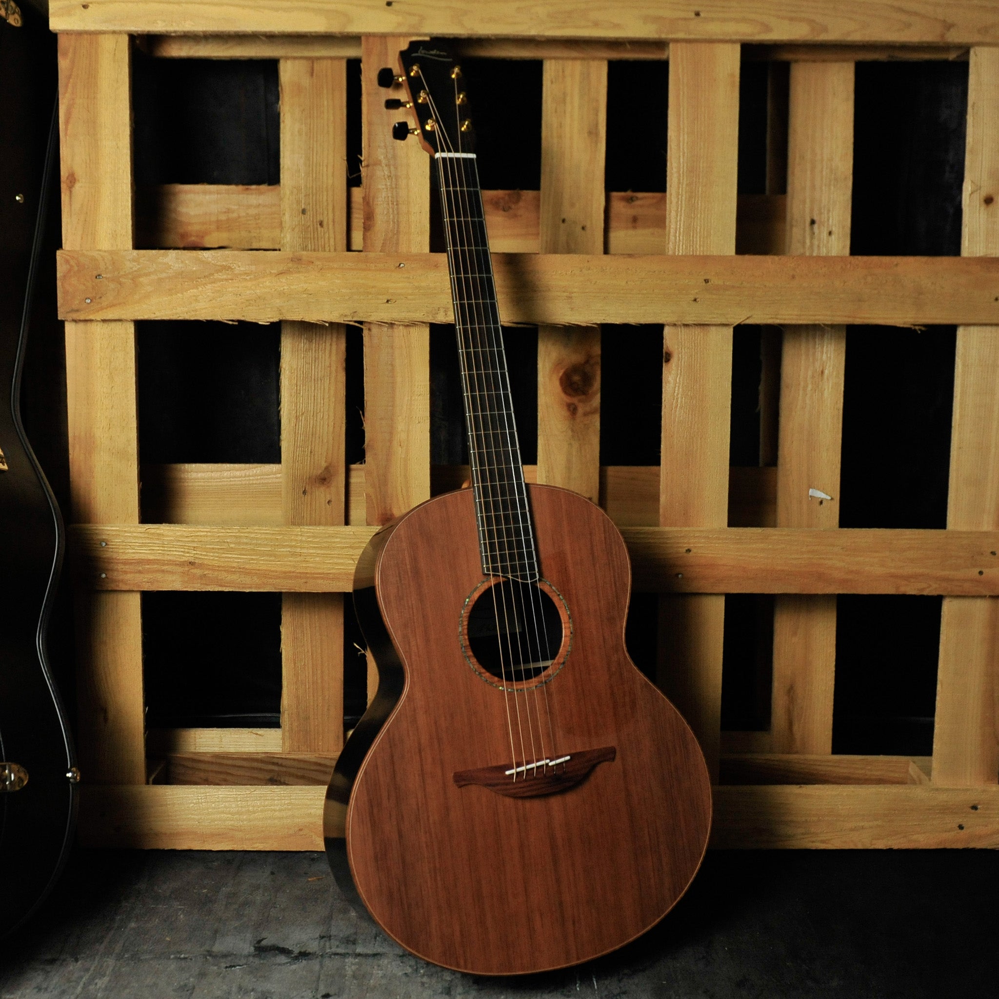 Lowden F50 ABLK/SRW Sinker Redwood/African Blackwood Bevel