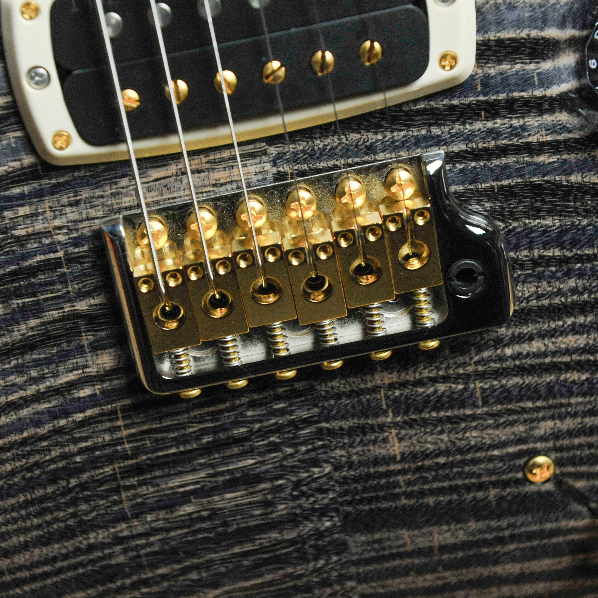 PRS Modern Eagle V: 10 Top, Charcoal Burst w/Case