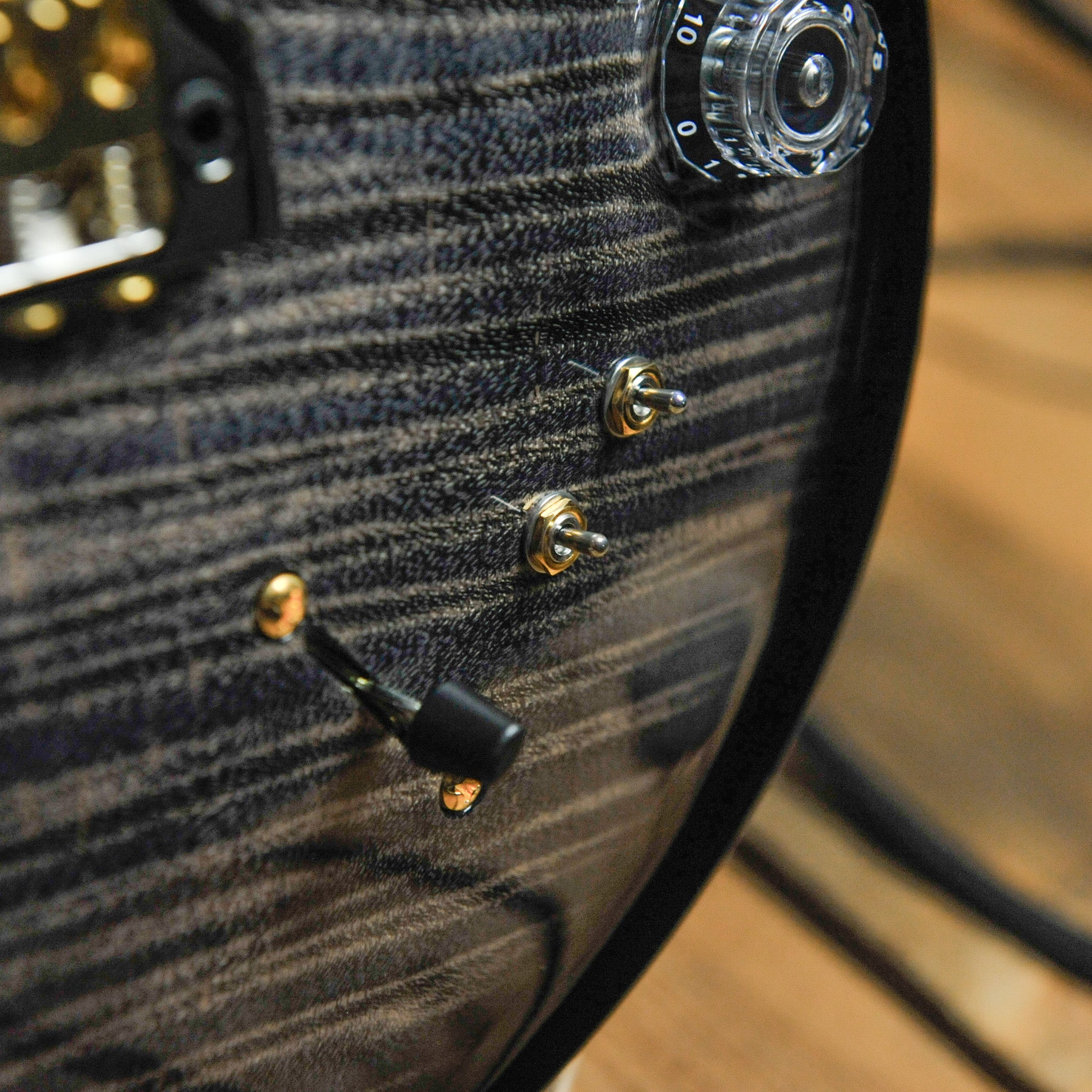 PRS Modern Eagle V: 10 Top, Charcoal Burst w/Case