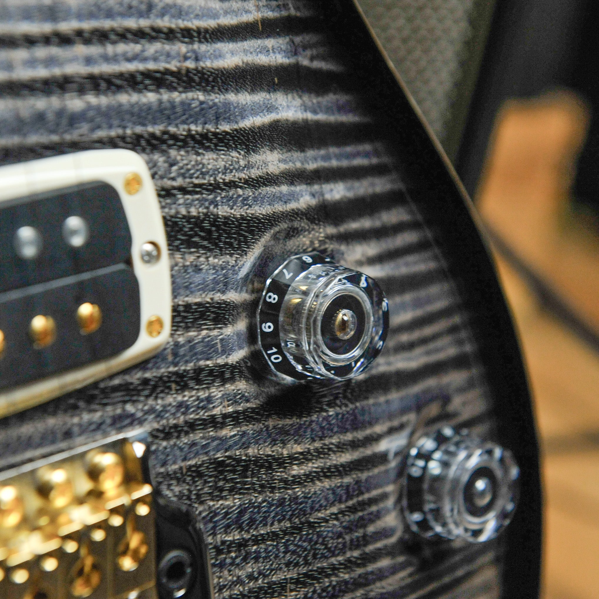 PRS Modern Eagle V: 10 Top, Charcoal Burst w/Case