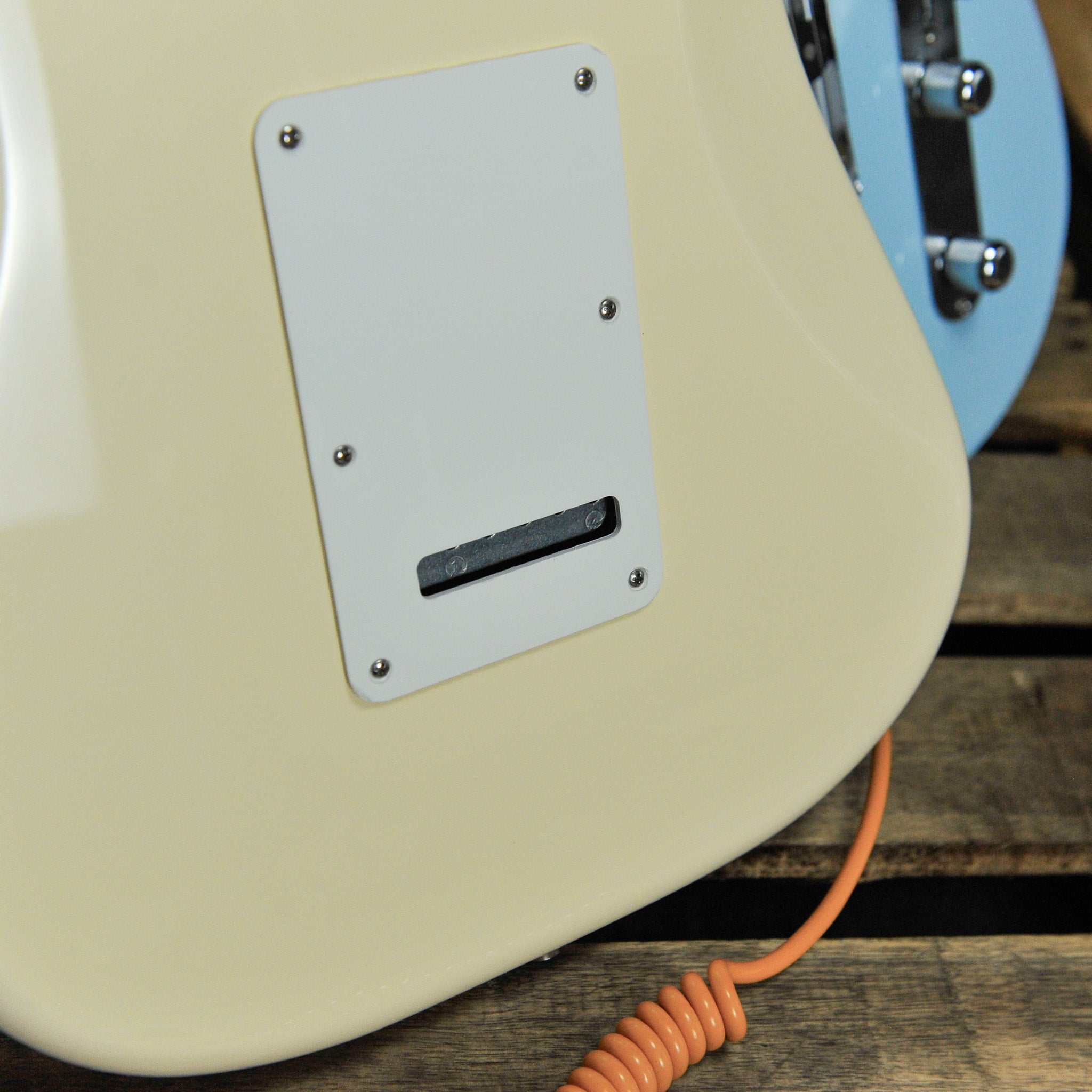 Fender Vintera '60s Stratocaster® Modified, Pau Ferro Fingerboard, Olympic White
