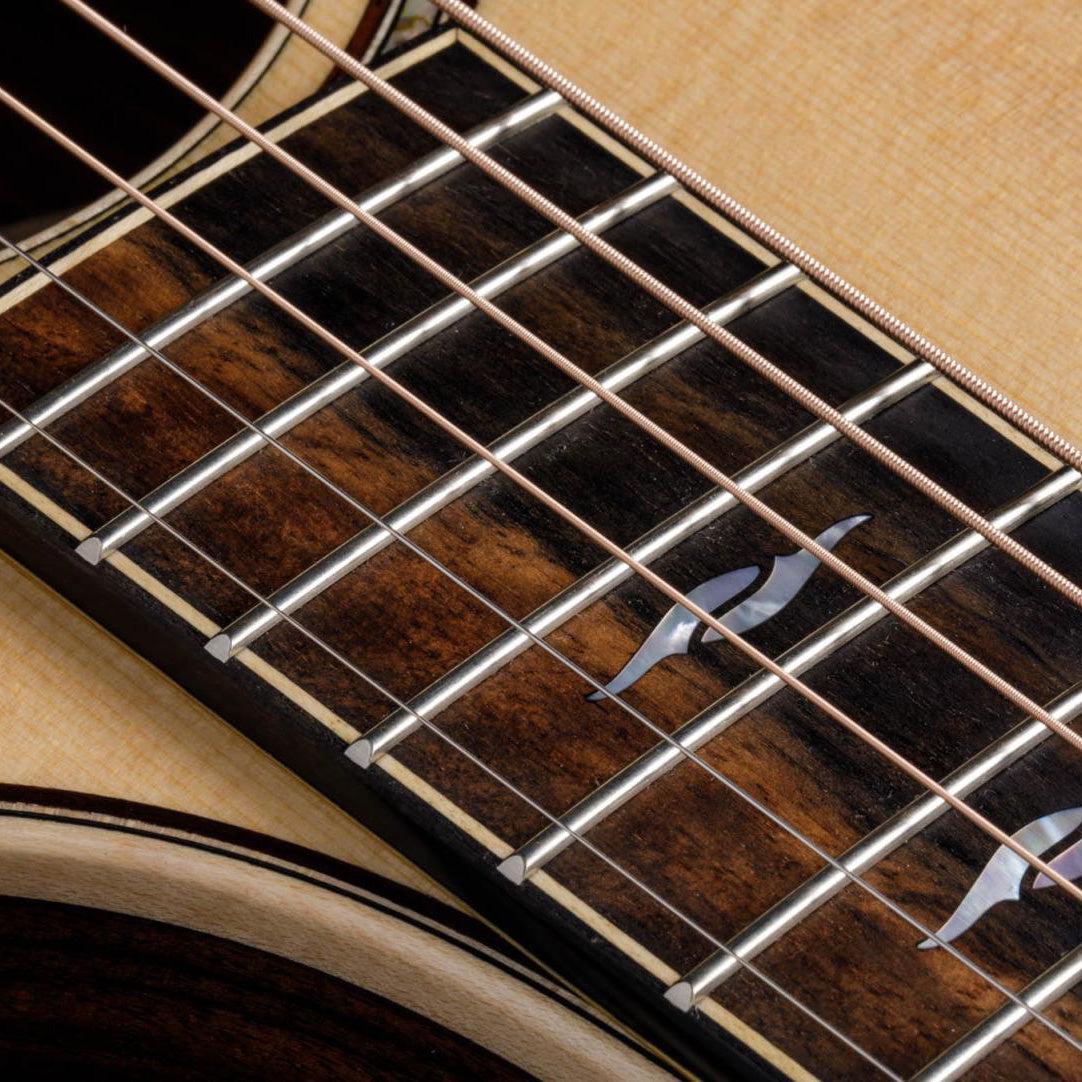 Taylor 812ce Grand Concert, V-Class Bracing