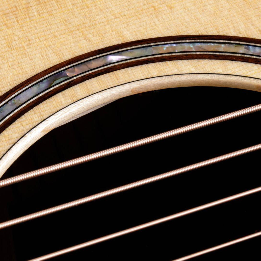Taylor 812ce Grand Concert, V-Class Bracing