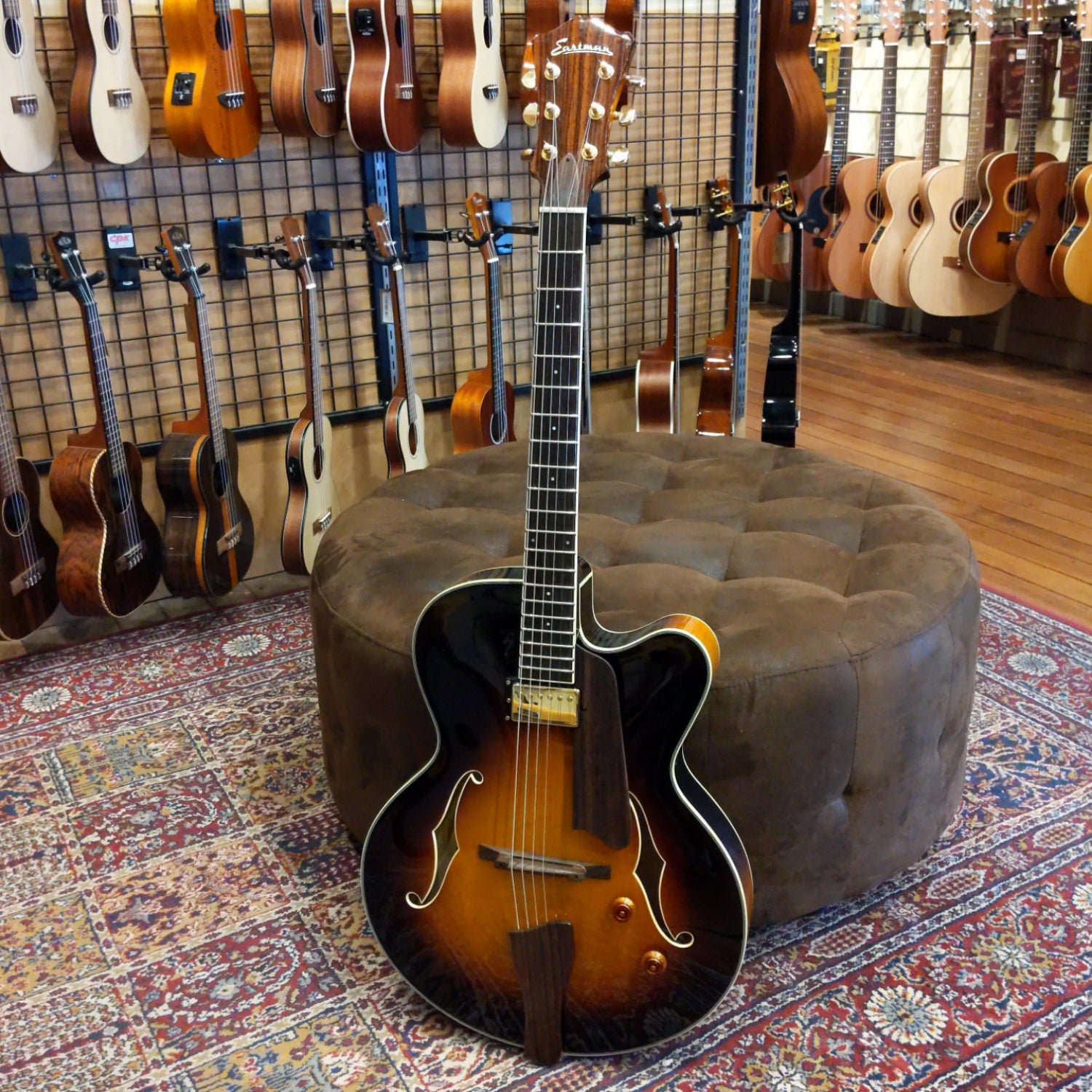 Eastman AR403CE-SB Archtop Elec Single Pickup Sunburst