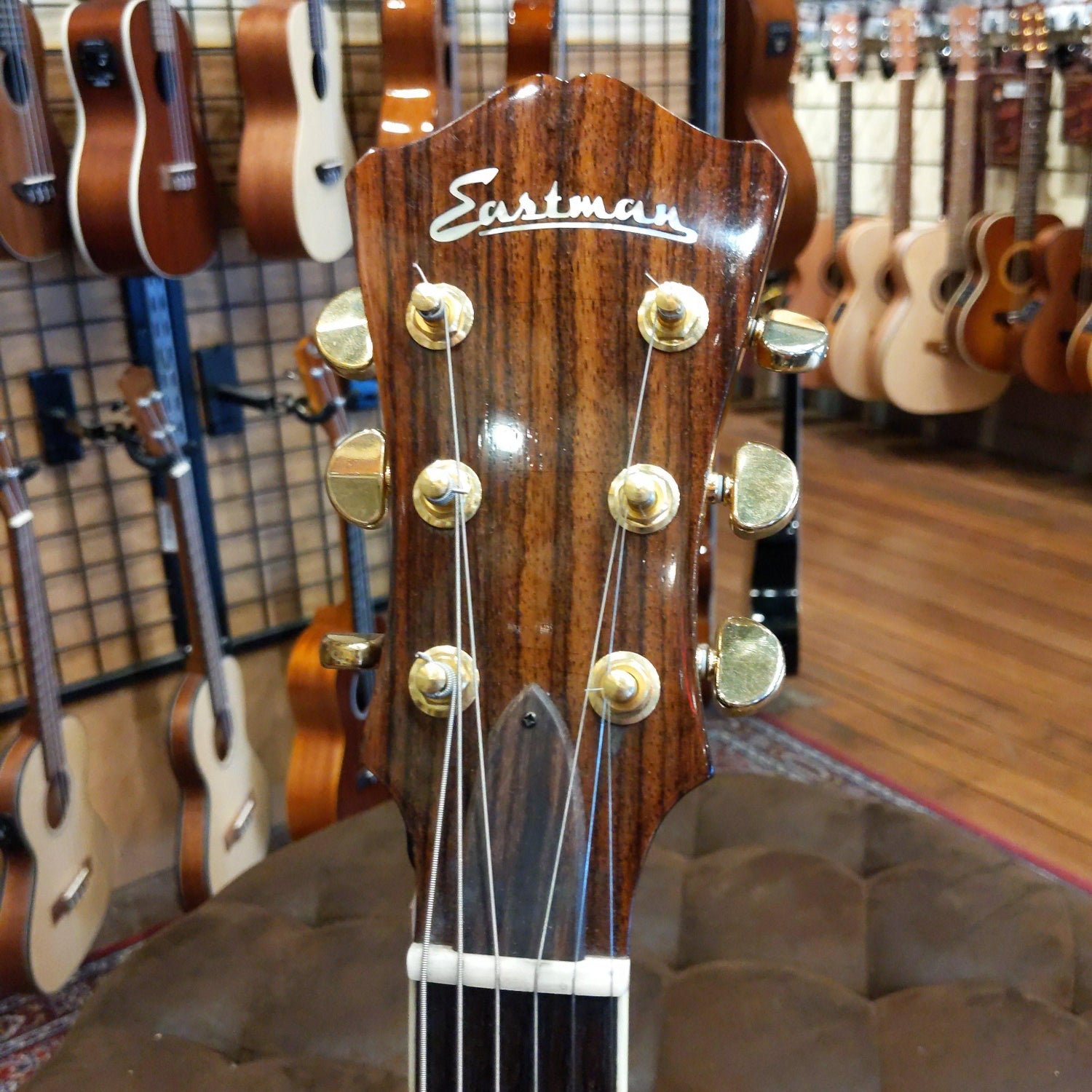 Eastman AR403CE-SB Archtop Elec Single Pickup Sunburst
