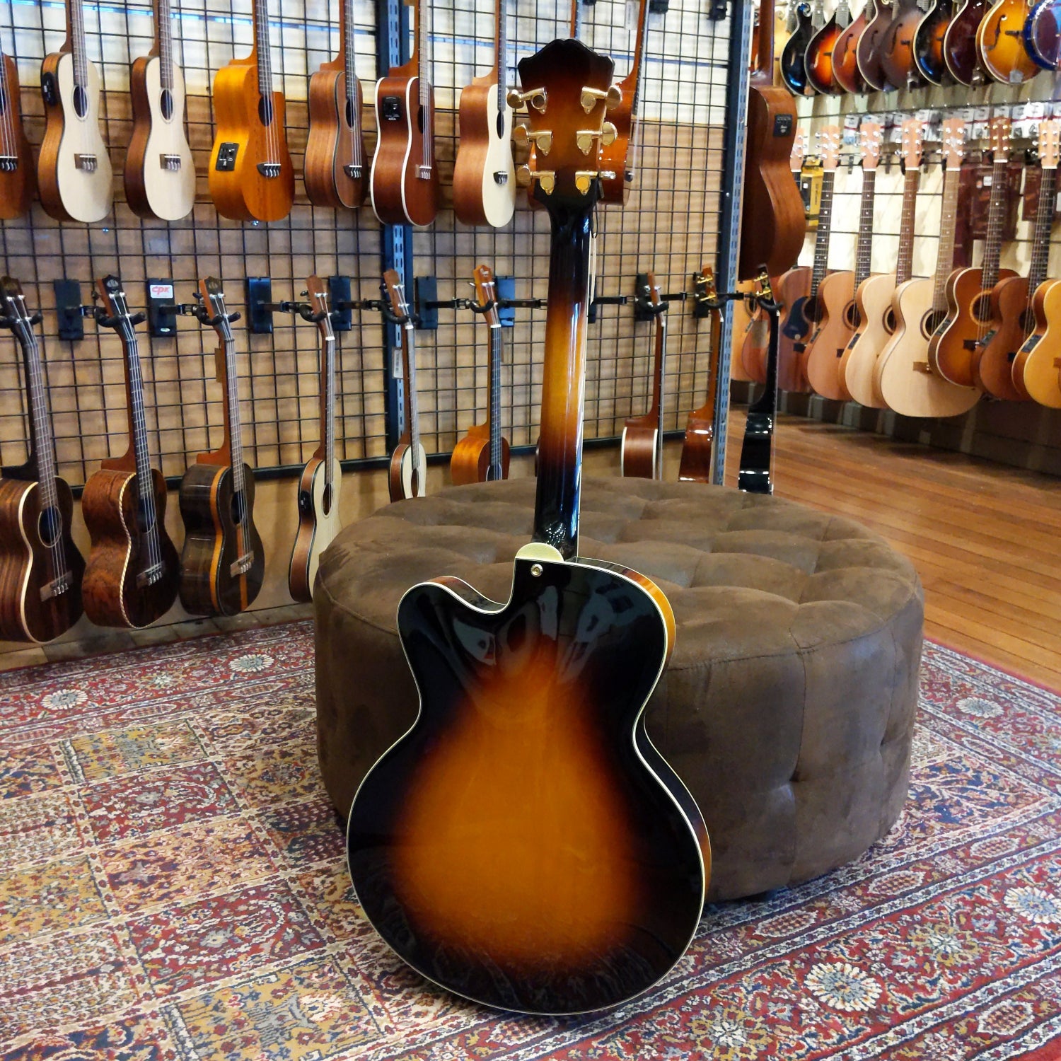 Eastman AR403CE-SB Archtop Elec Single Pickup Sunburst