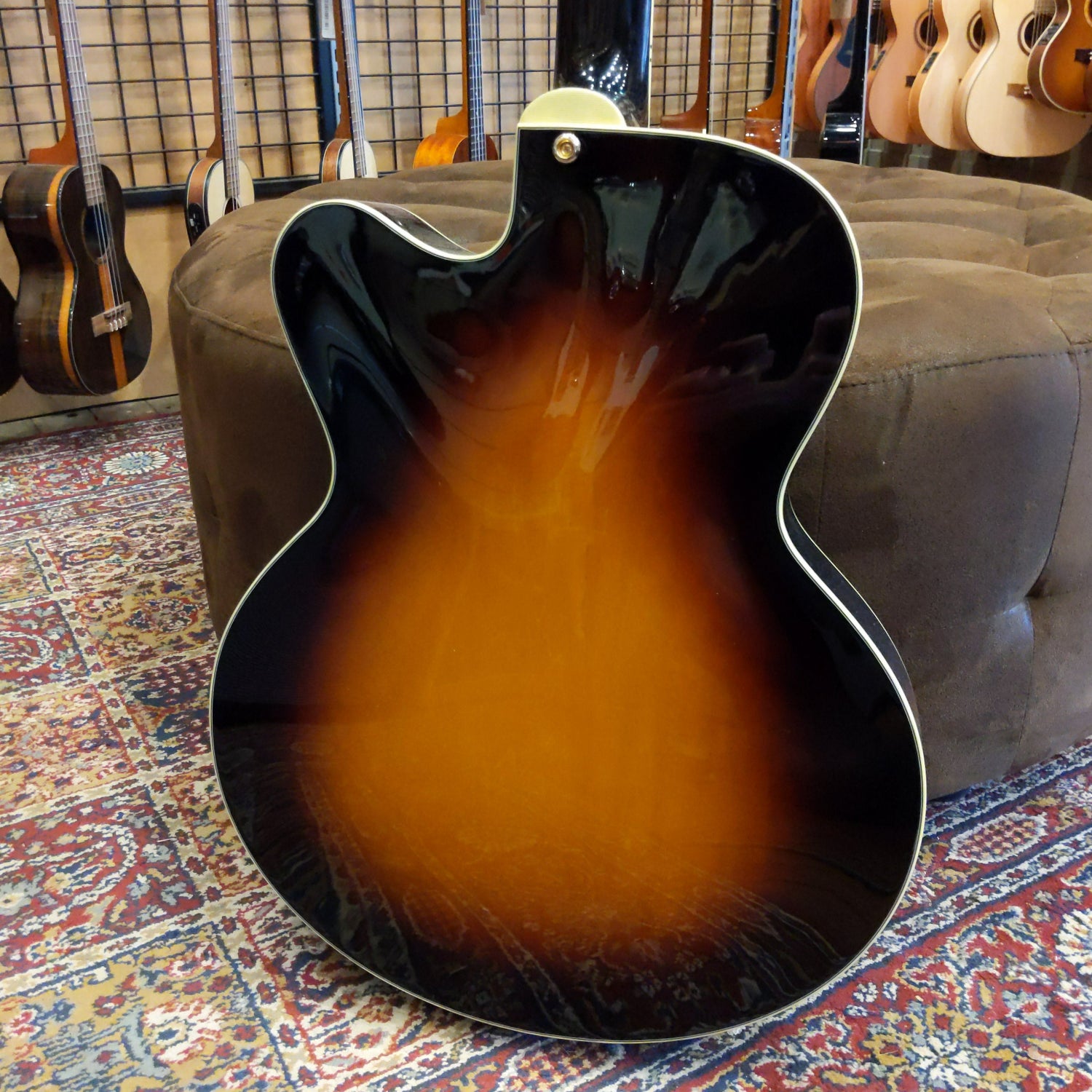 Eastman AR403CE-SB Archtop Elec Single Pickup Sunburst