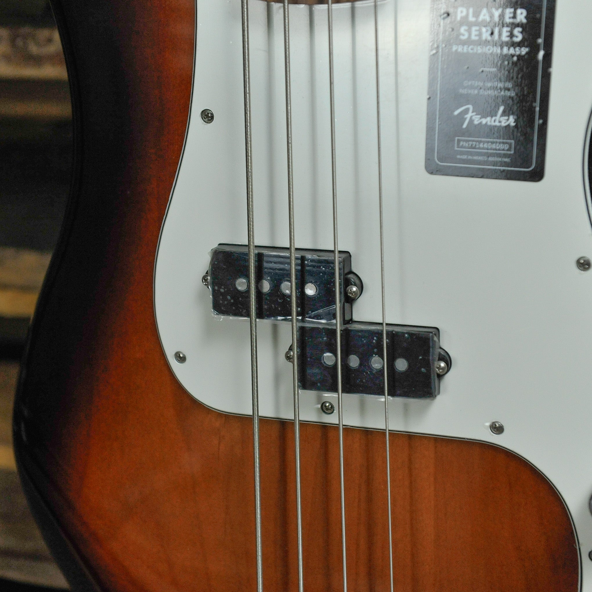 Fender Player Precision Bass®, Pau Ferro Fingerboard, 3-Color Sunburst