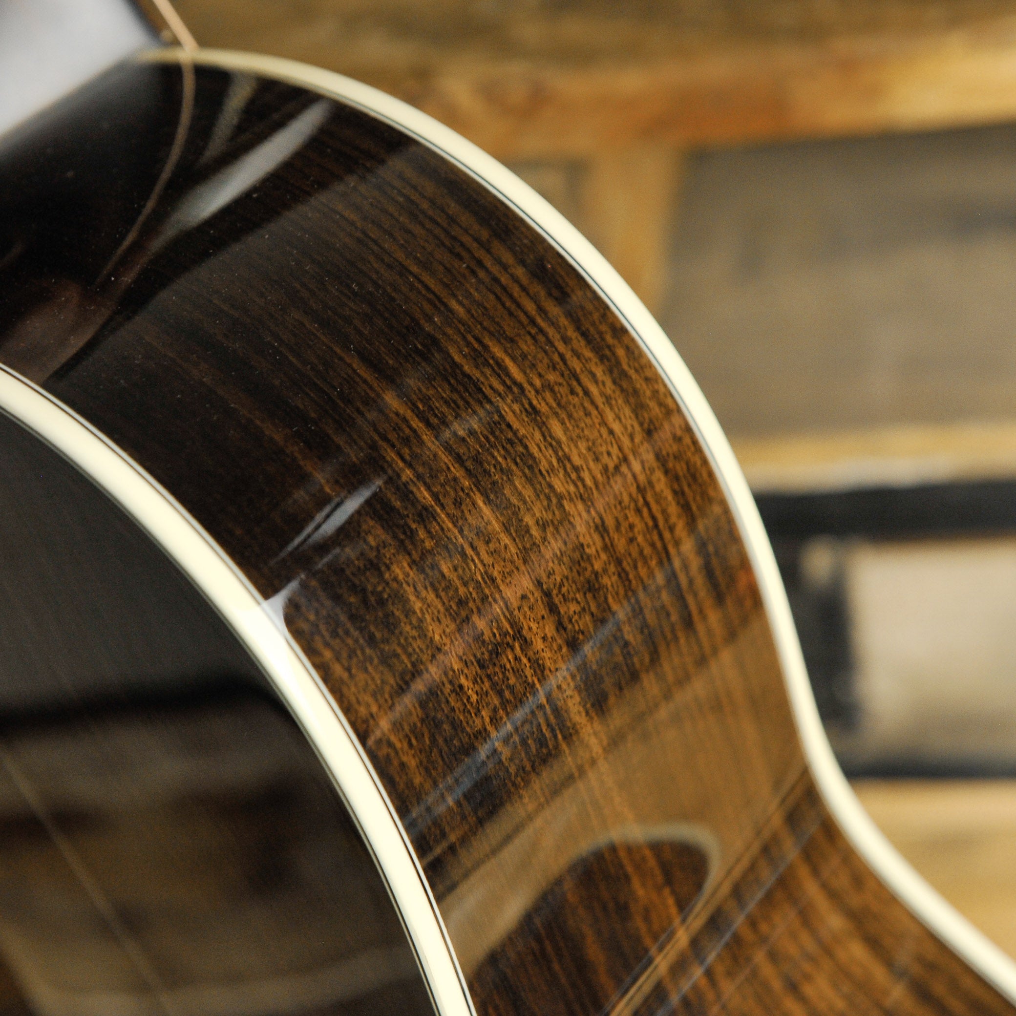 Eastman E20 OOSS Adirondak/Rosewood Acoustic (non-Thermo Cure)