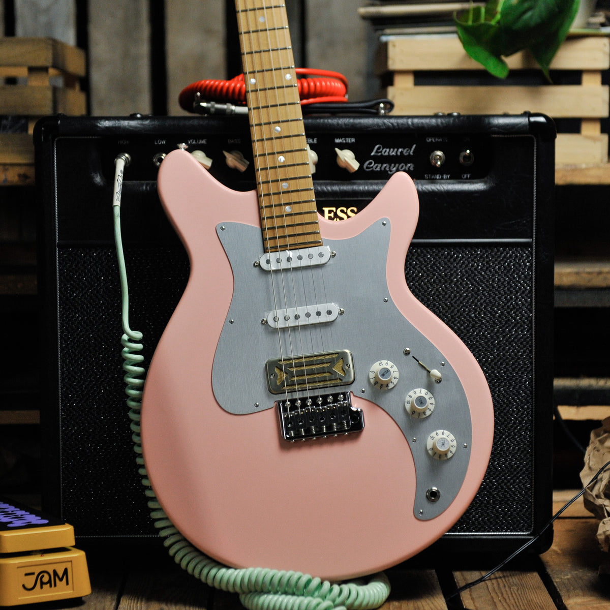 Eastman Fullertone DC 62 Shell Pink Electric Guitar w/Bag