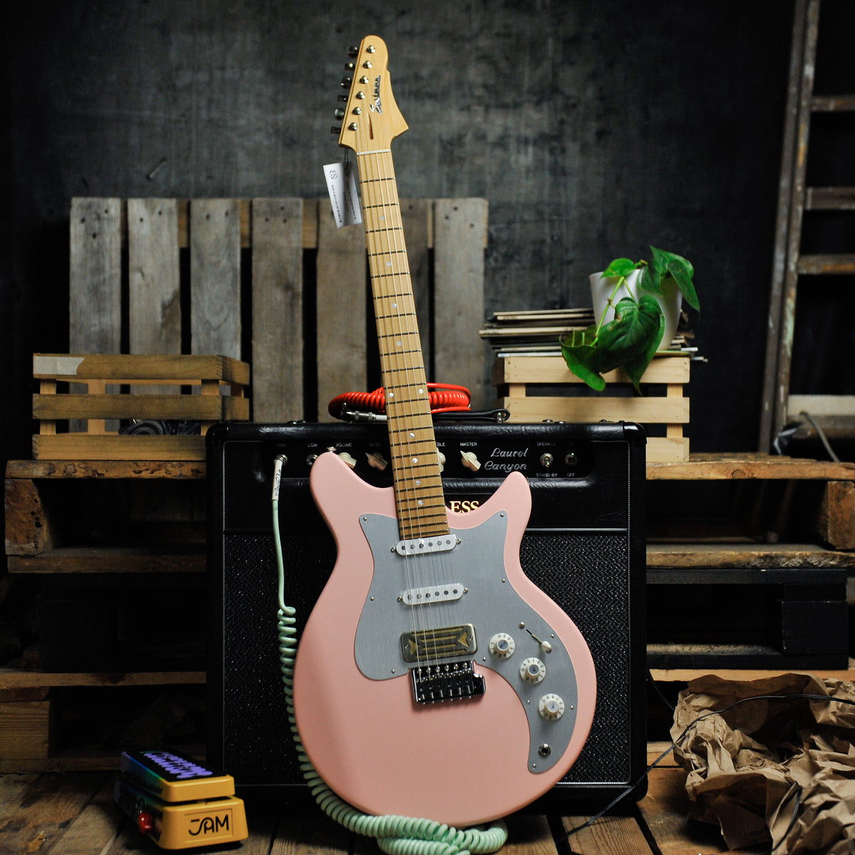 Eastman Fullertone DC 62 Shell Pink Electric Guitar w/Bag