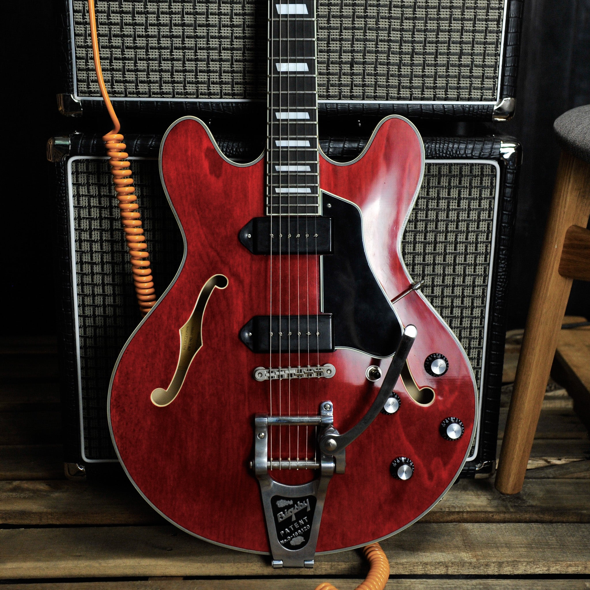 Eastman T64/V-RD Thinline Semi-Hollow Electric Red w/Bigsby