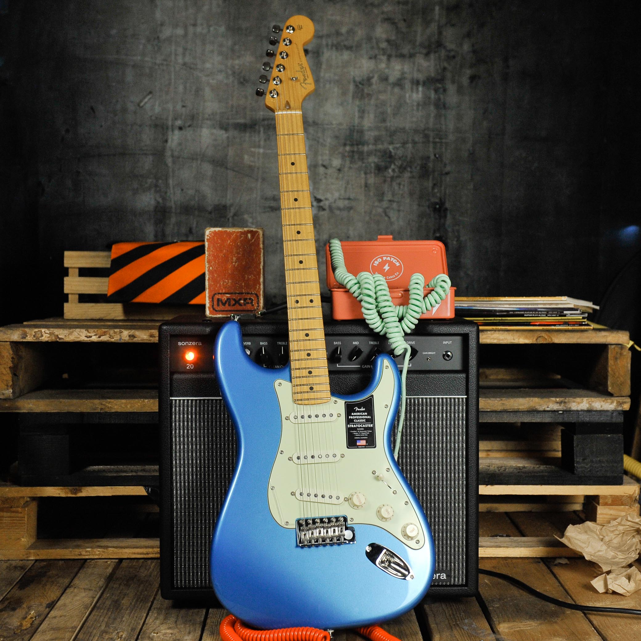 Fender American Professional Classic Stratocaster®, Maple Fingerboard, Faded Lake Placid Blue