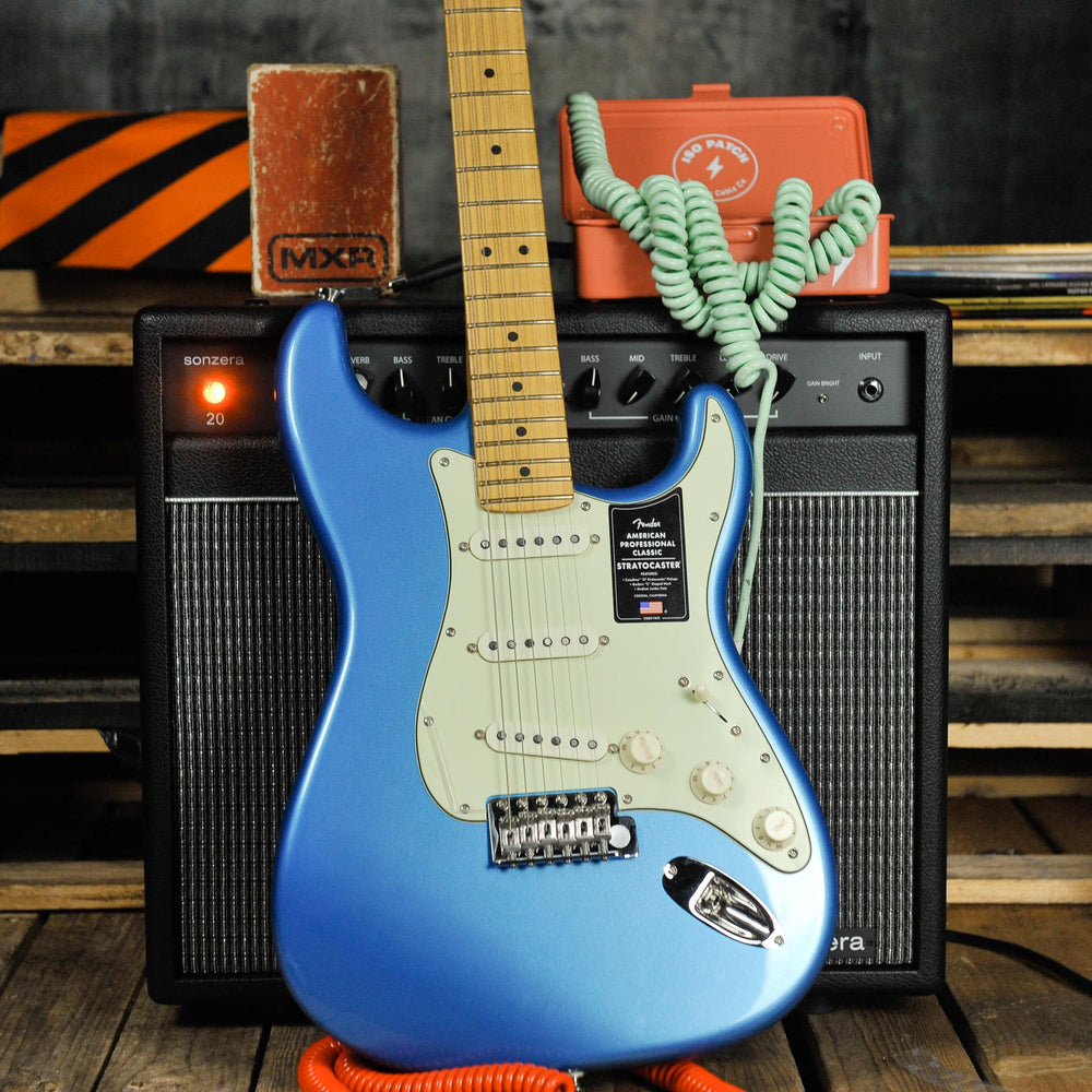 Fender American Professional Classic Stratocaster®, Maple Fingerboard, Faded Lake Placid Blue