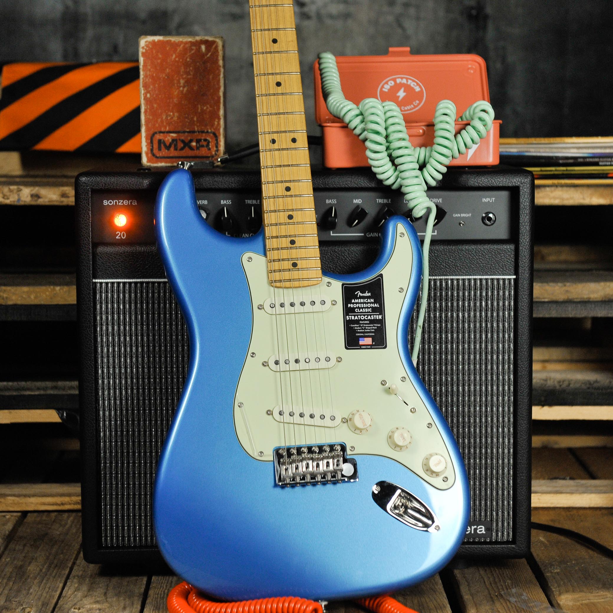 Fender American Professional Classic Stratocaster®, Maple Fingerboard, Faded Lake Placid Blue
