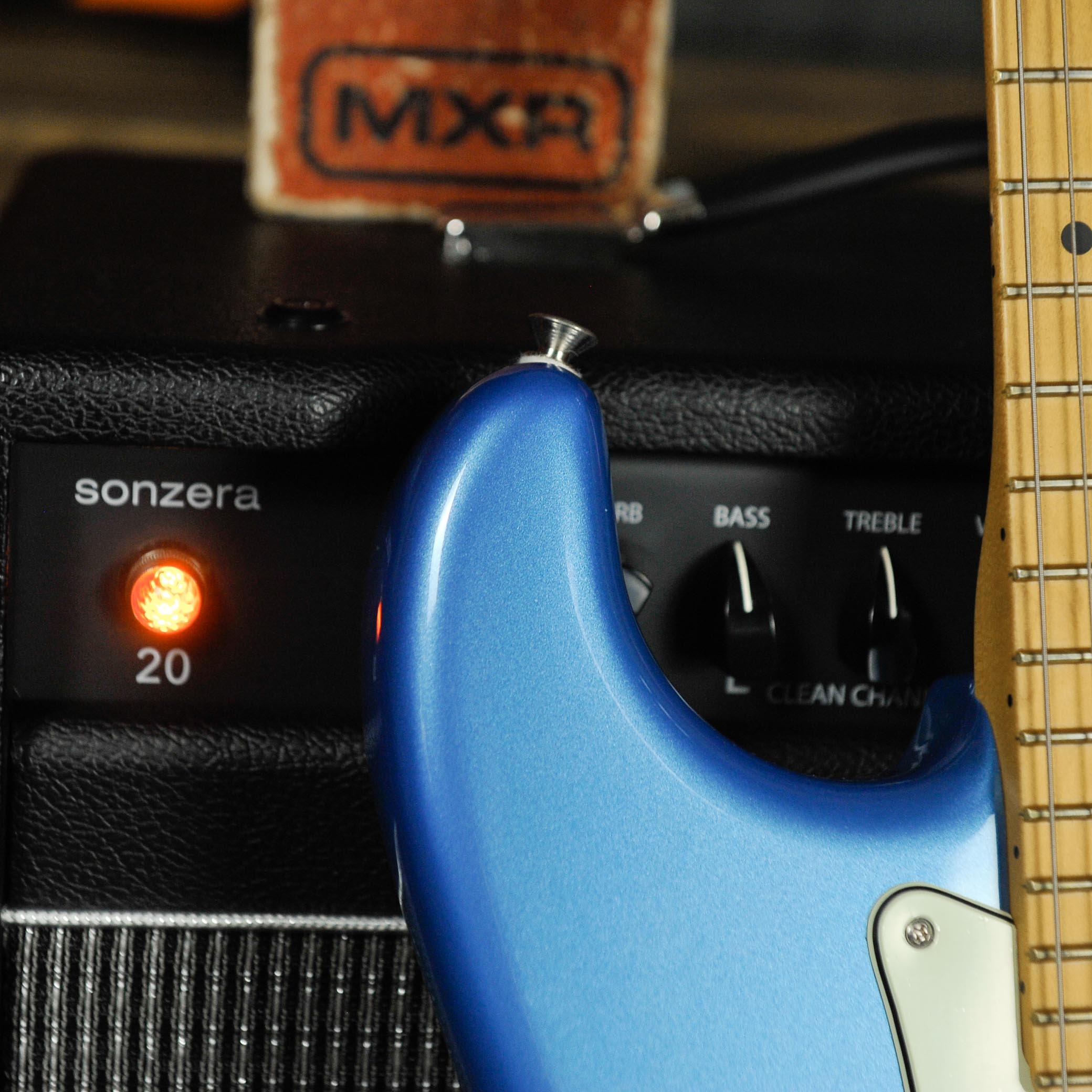 Fender American Professional Classic Stratocaster®, Maple Fingerboard, Faded Lake Placid Blue