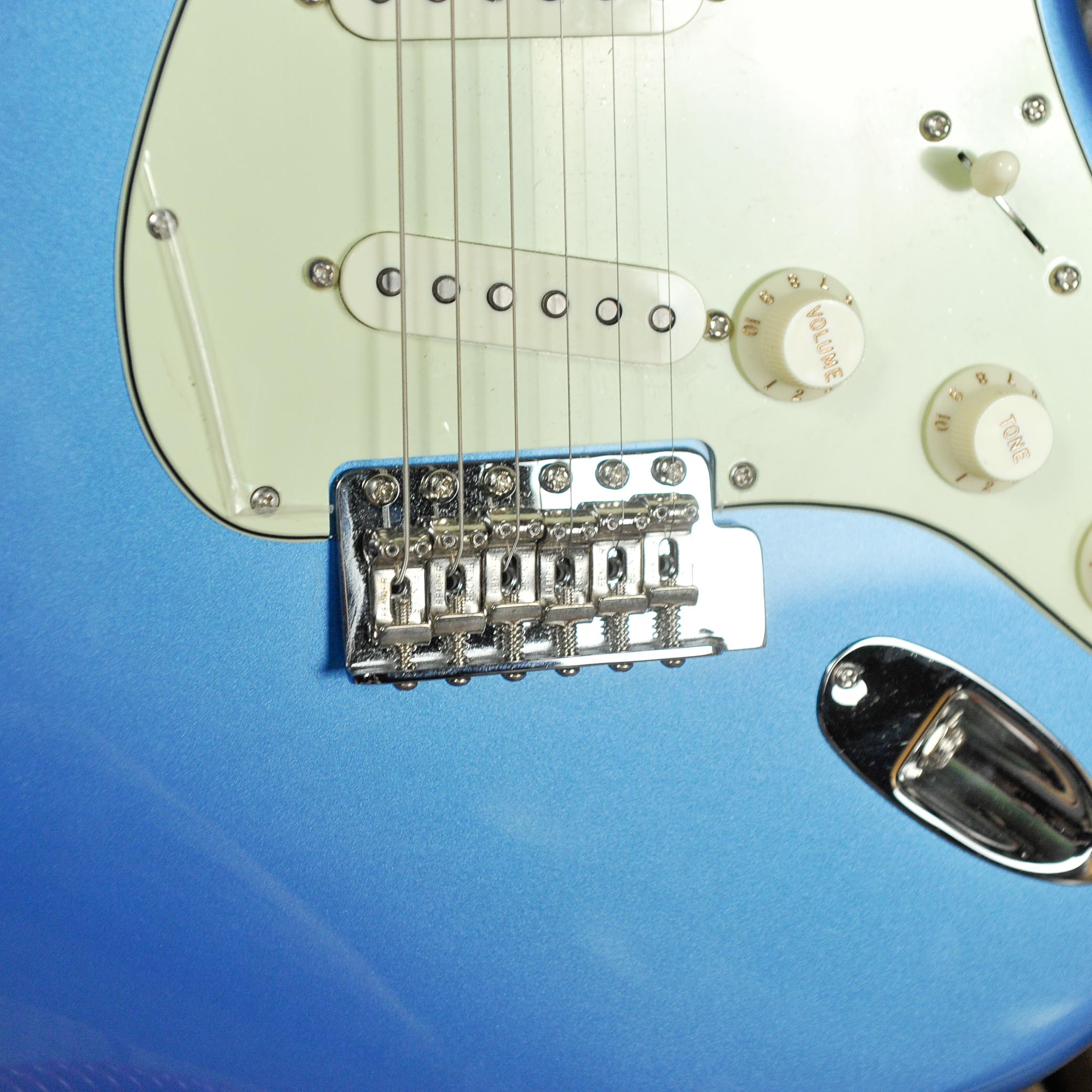 Fender American Professional Classic Stratocaster®, Maple Fingerboard, Faded Lake Placid Blue