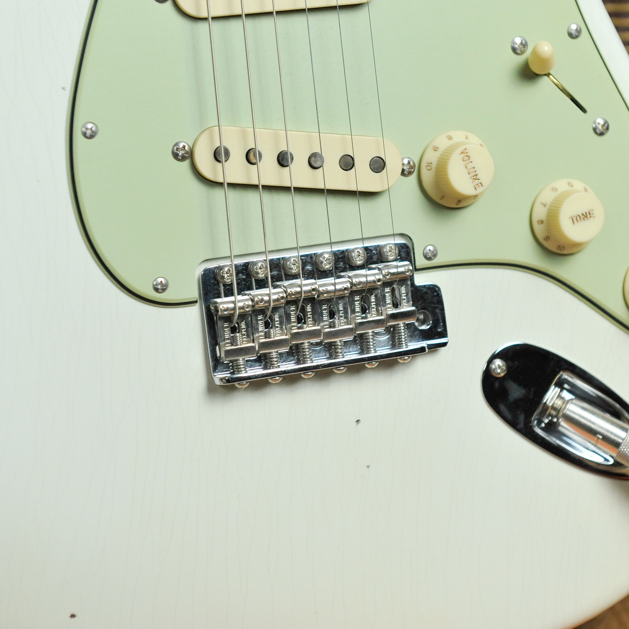 Fender Custom Shop LTD 64/65 Stratocaster® Journeyman Relic®  Aged Olympic White