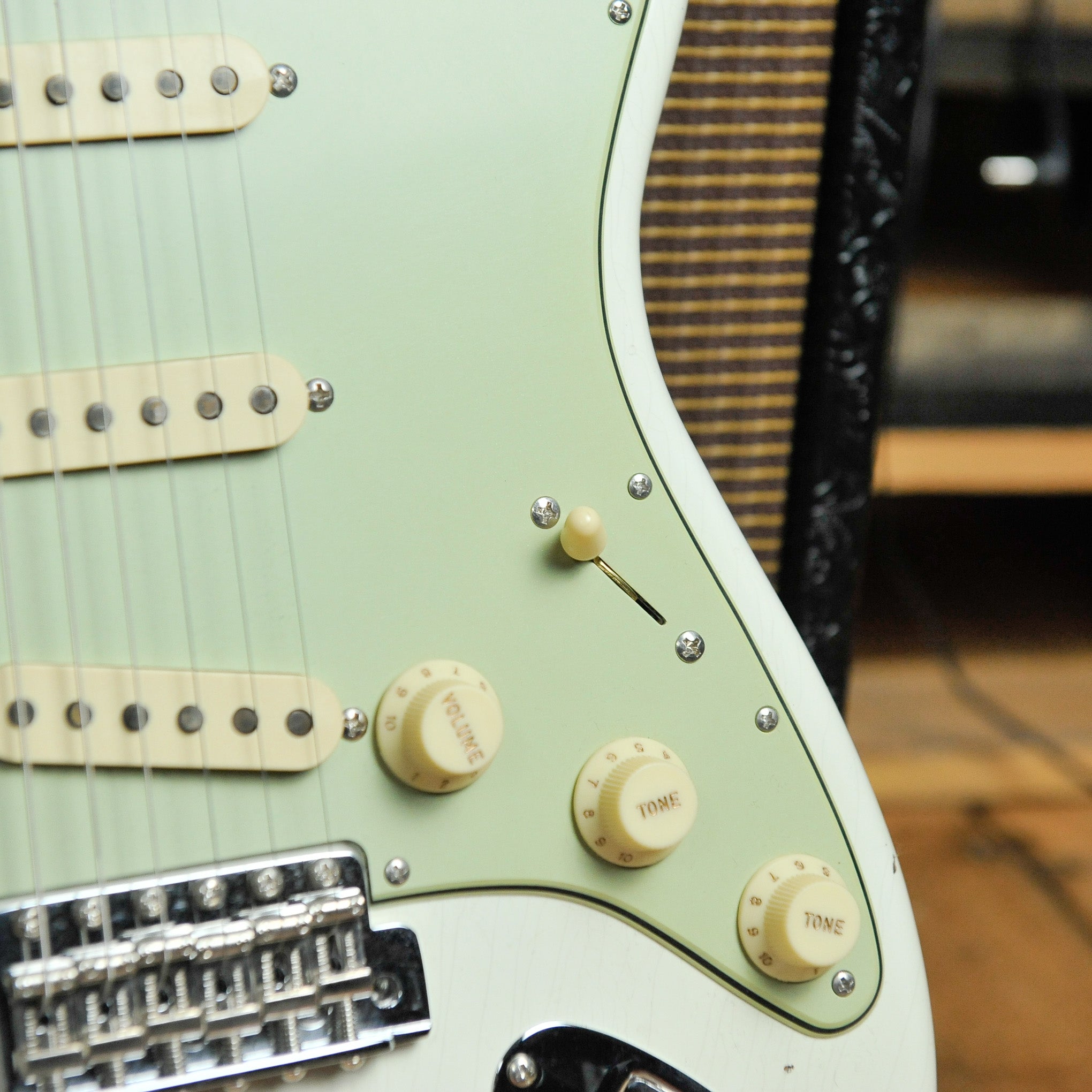 Fender Custom Shop LTD 64/65 Stratocaster® Journeyman Relic®  Aged Olympic White