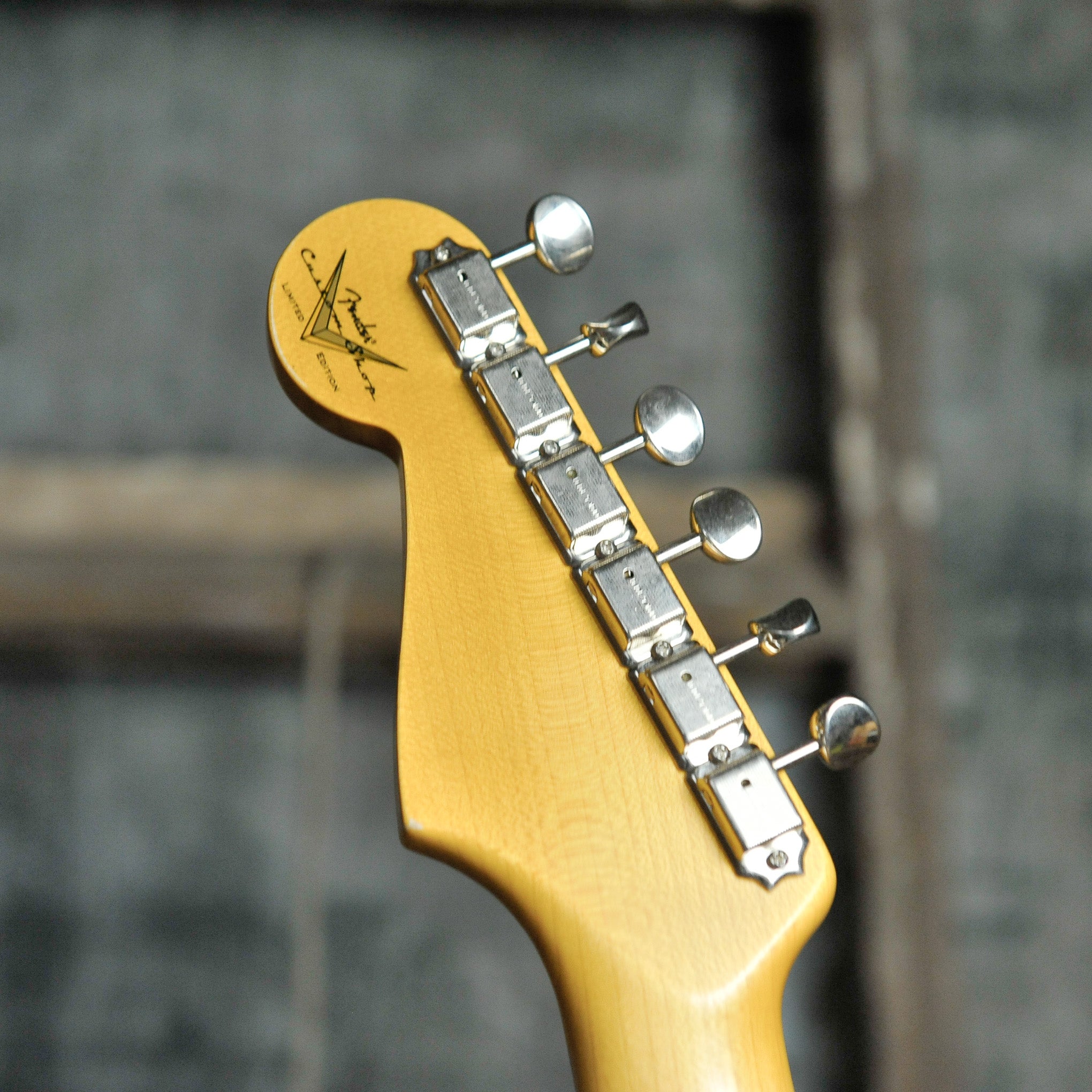 Fender Custom Shop LTD 64/65 Stratocaster® Journeyman Relic®  Aged Olympic White