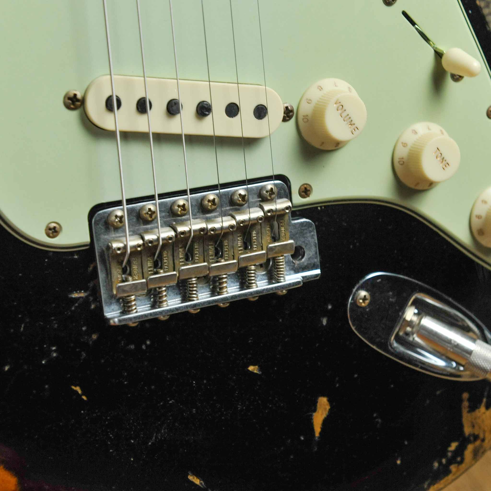 Fender Custom Shop 1963 Stratocaster® Super Heavy Relic® Super Faded Aged Black over 3-Color Sunburst