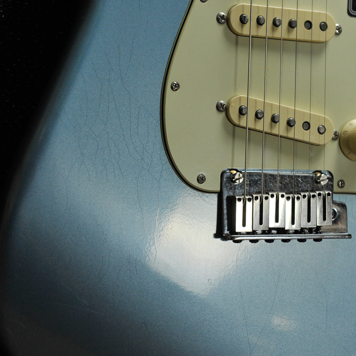 Fender American Ultra Luxe Vintage '60s Stratocaster®, Rosewood Fingerboard, Ice Blue Metallic