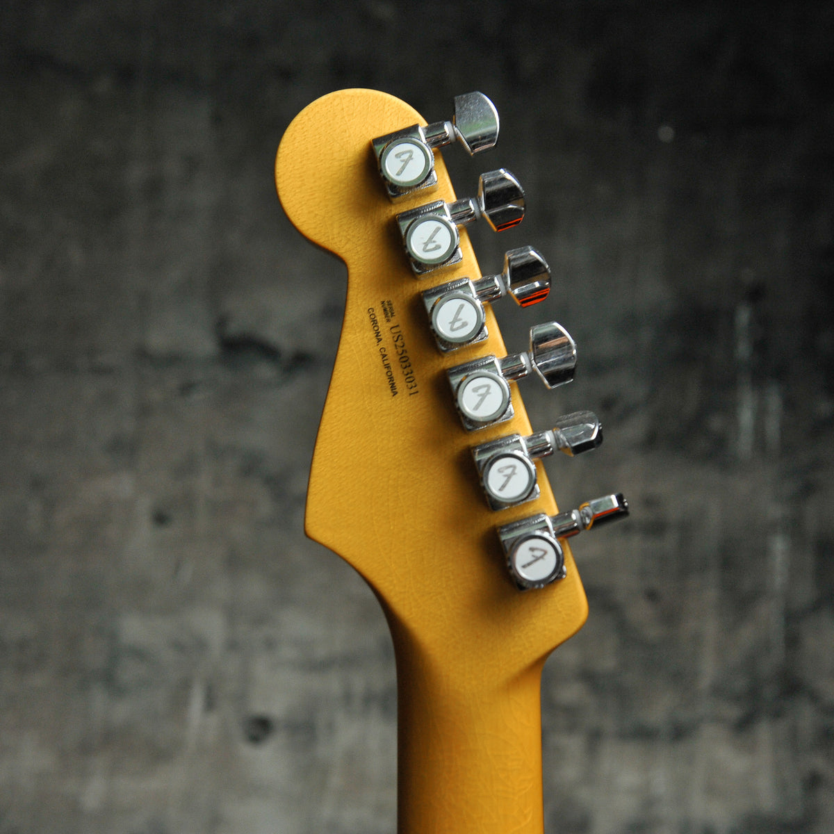 Fender American Ultra Luxe Vintage '60s Stratocaster®, Rosewood Fingerboard, Ice Blue Metallic