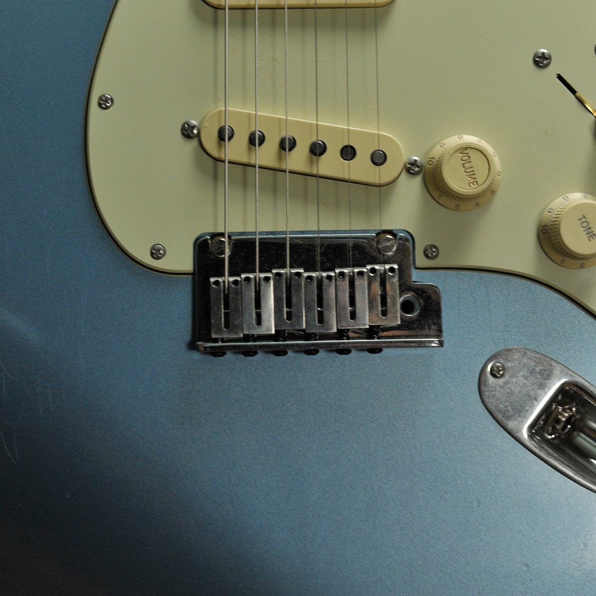 Fender American Ultra Luxe Vintage '60s Stratocaster®, Rosewood Fingerboard, Ice Blue Metallic