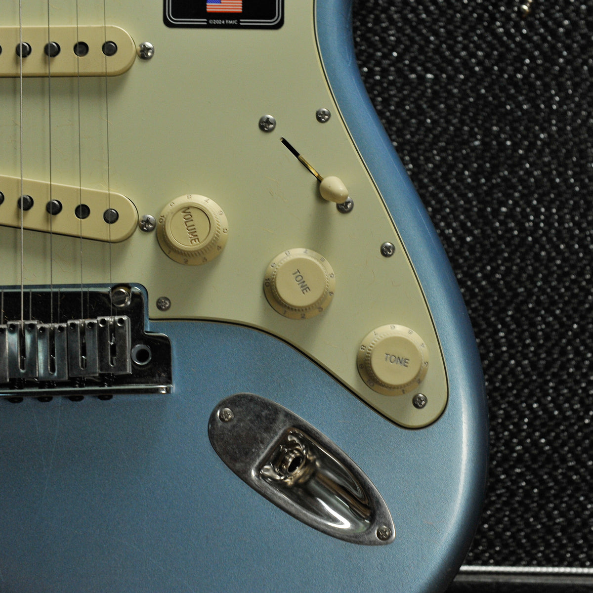 Fender American Ultra Luxe Vintage '60s Stratocaster®, Rosewood Fingerboard, Ice Blue Metallic