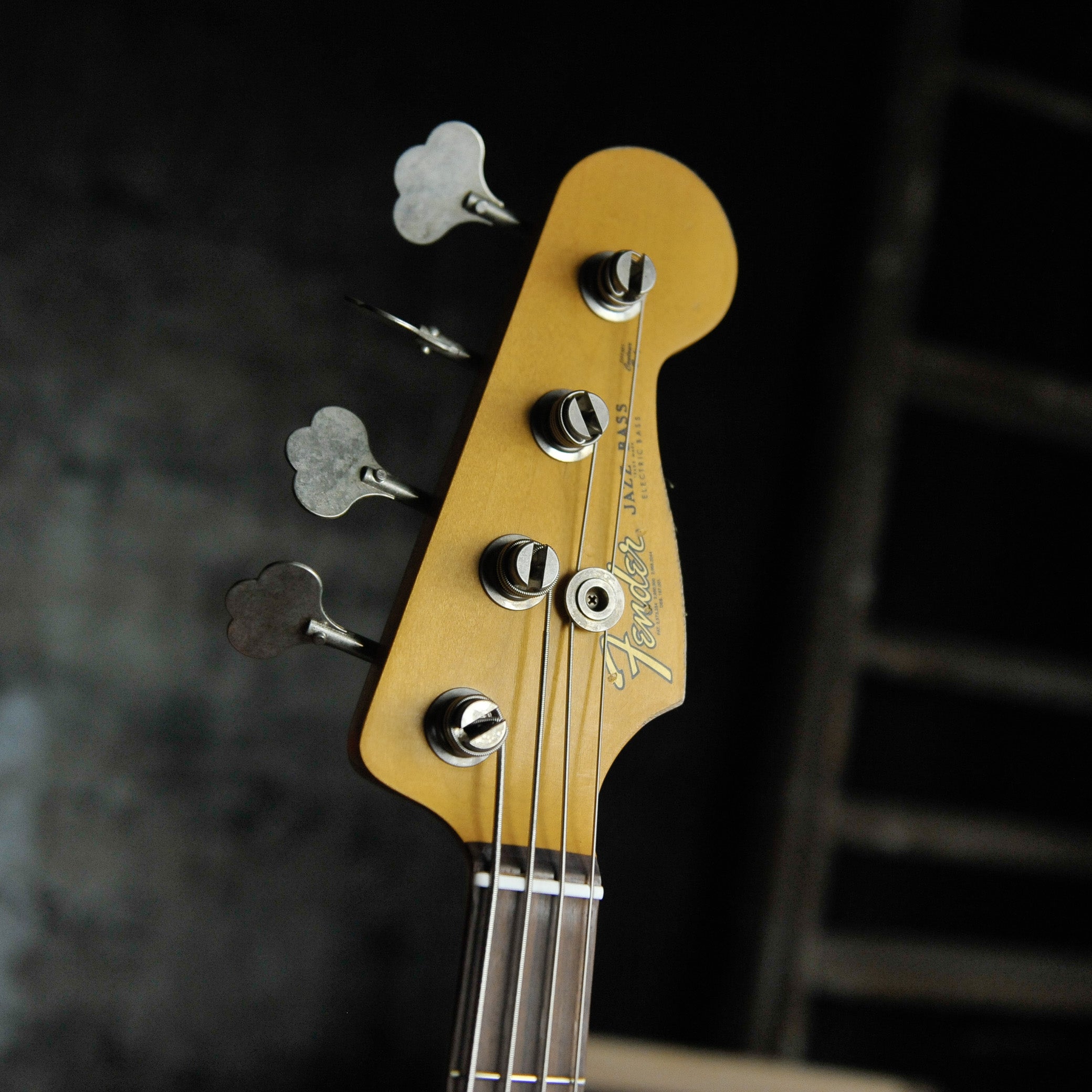 Fender Flea Jazz Bass, Rosewood Fingerboard, Roadworn Shell Pink