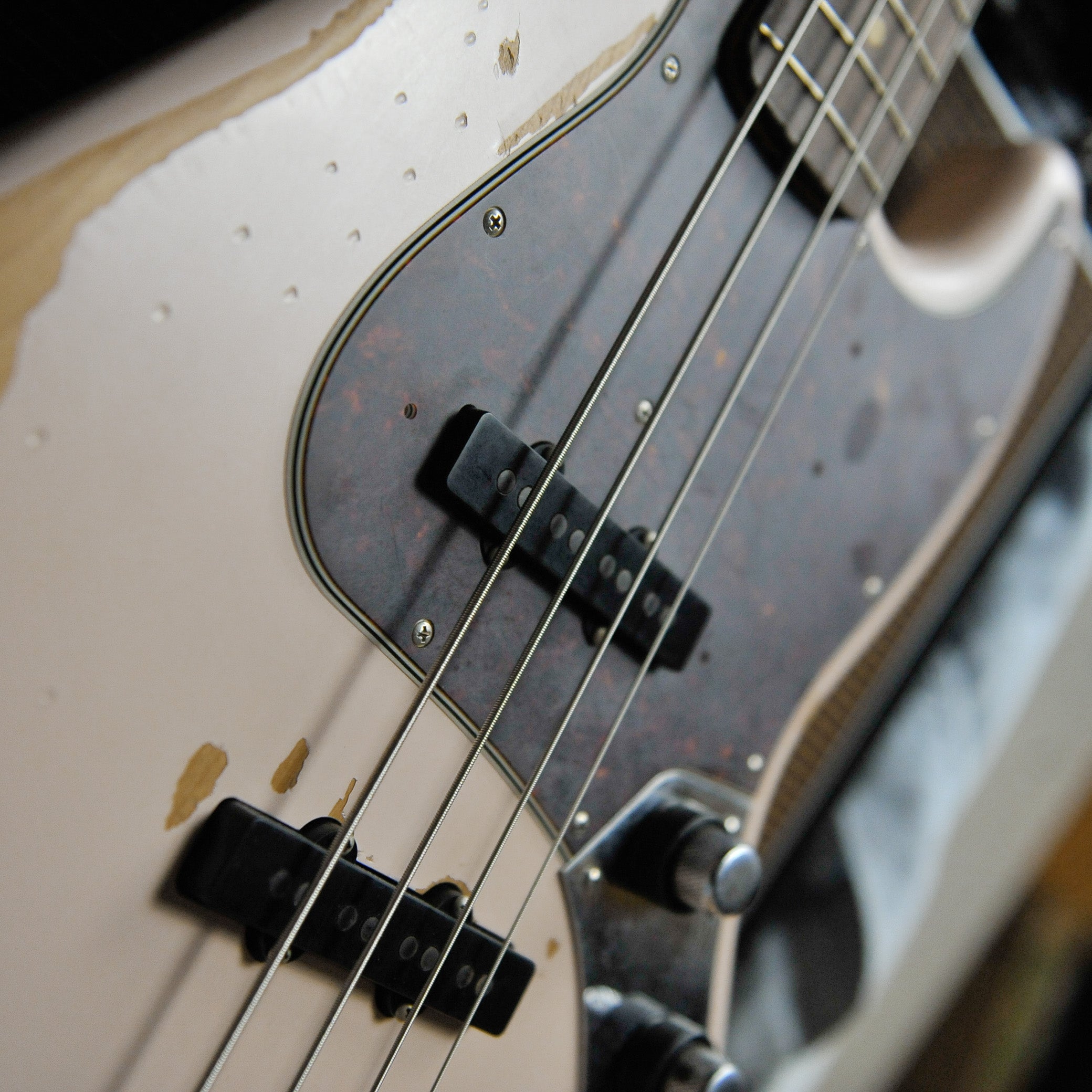 Fender Flea Jazz Bass, Rosewood Fingerboard, Roadworn Shell Pink