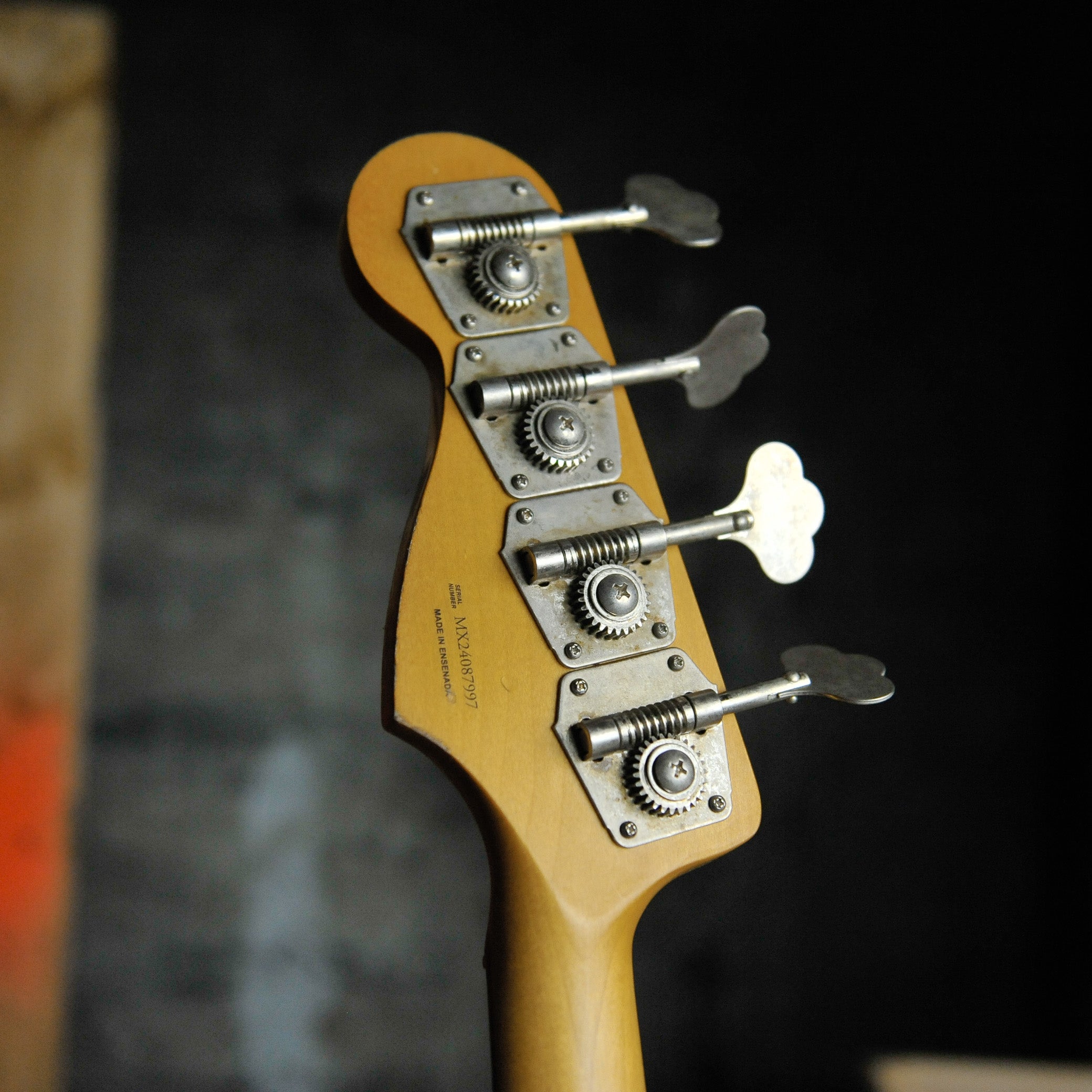 Fender Flea Jazz Bass, Rosewood Fingerboard, Roadworn Shell Pink