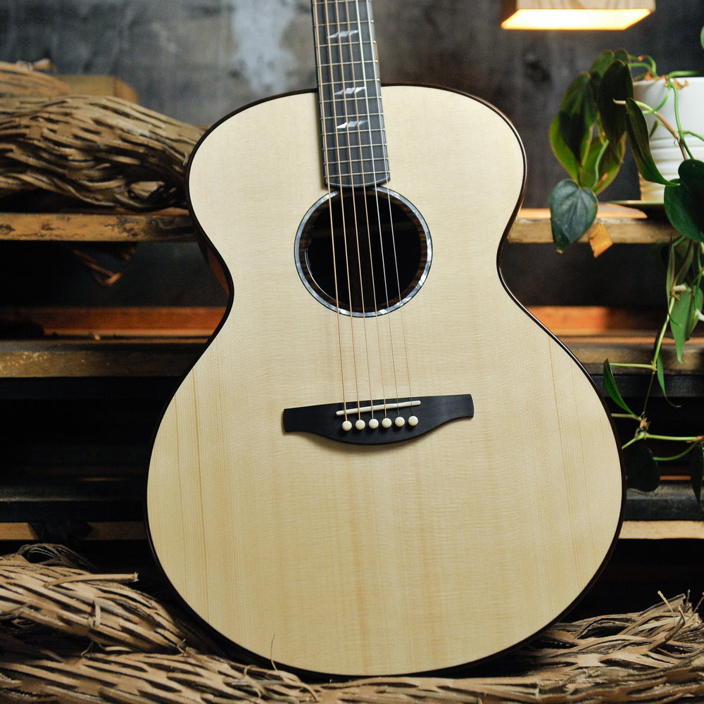 Fenech Masterbuilt Grand Auditorium Bois De Rose (Madagascar Rosewood) Engleman Spruce w/Case