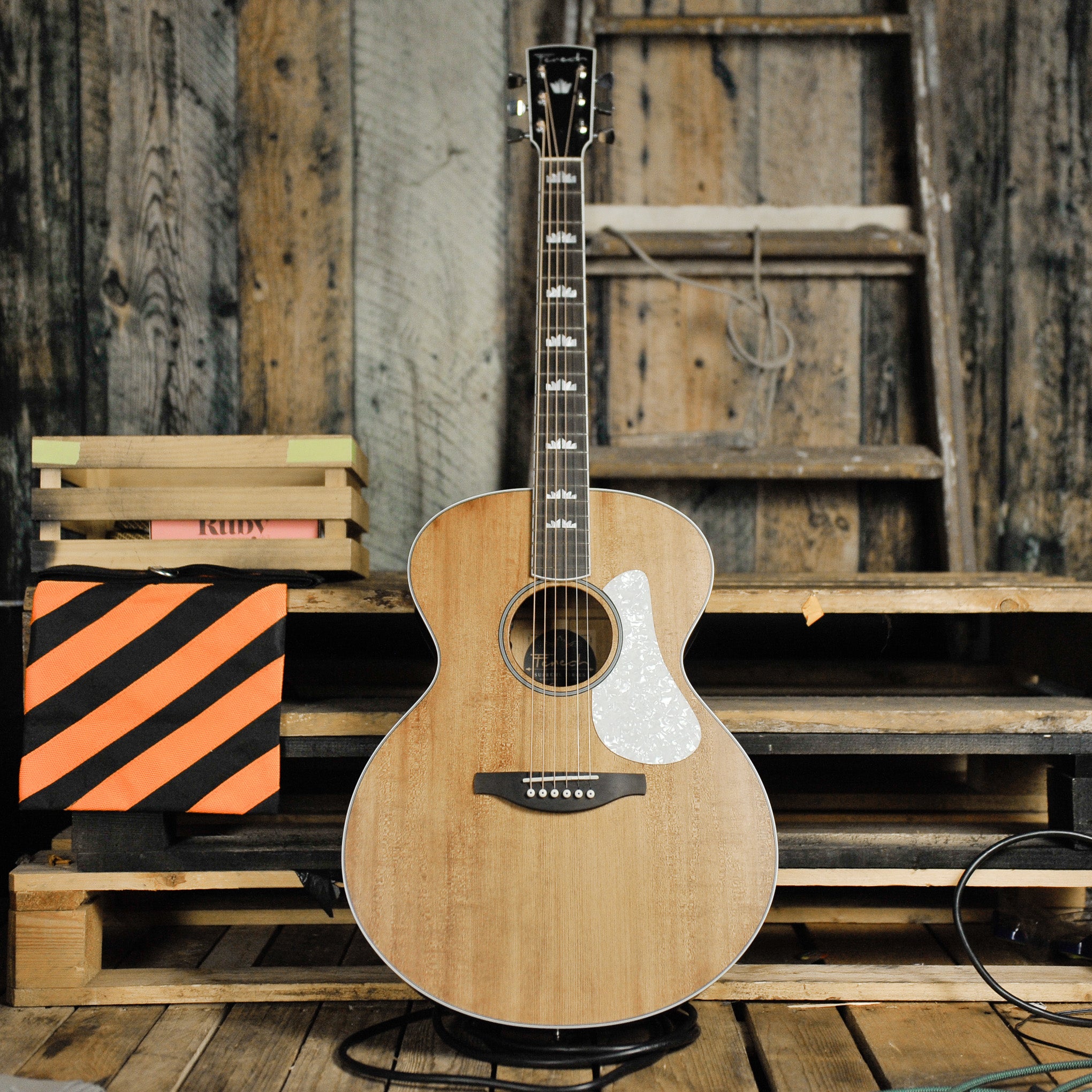 Fenech Supreme Series Grand Auditorium - Suede Brown