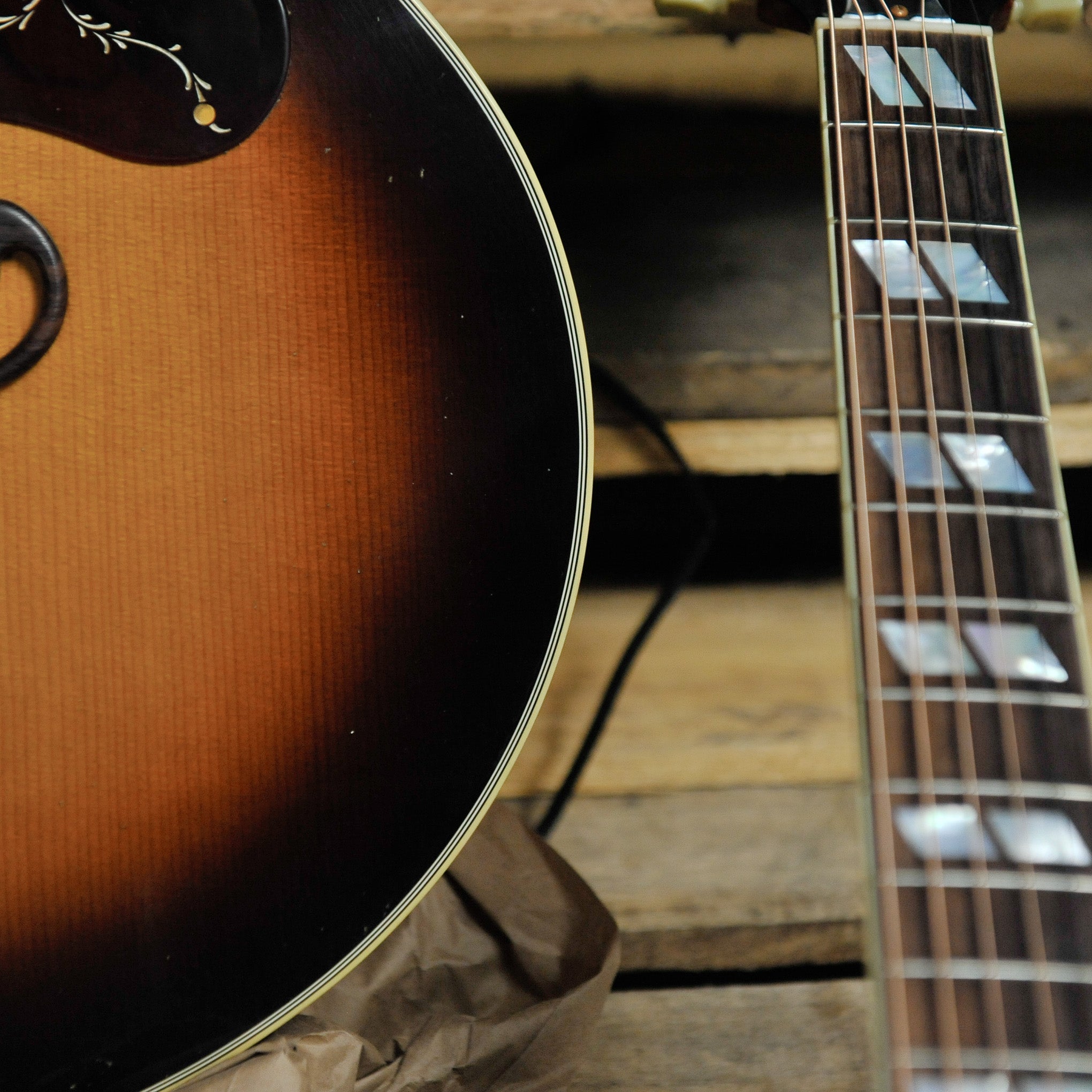 Gibson Murphy Lab 1957 SJ200 Light Aged Vintage Sunburst