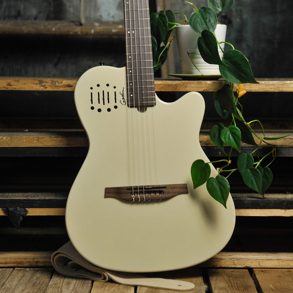 Godin Multiac Mundial Ozark Cream w/Gig Bag