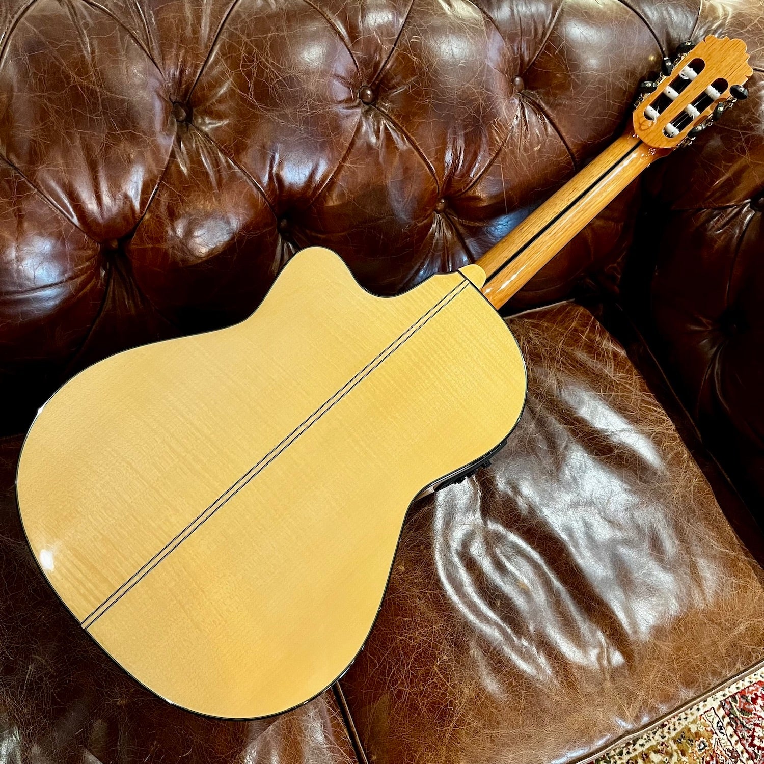 Altamira L'Orfeo Classical Guitar German Spruce/Maple Cutaway Pickup w/Case