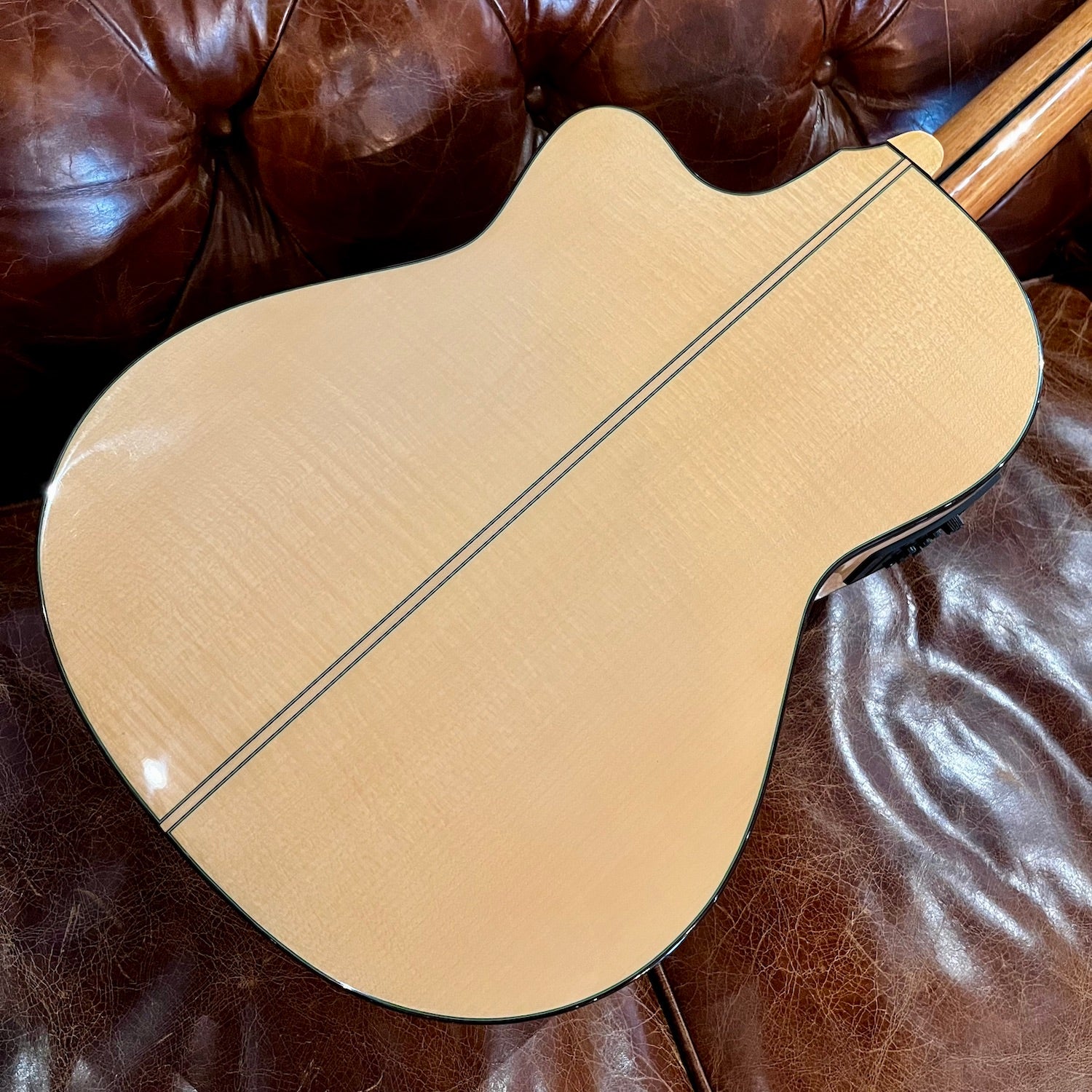 Altamira L'Orfeo Classical Guitar German Spruce/Maple Cutaway Pickup w/Case