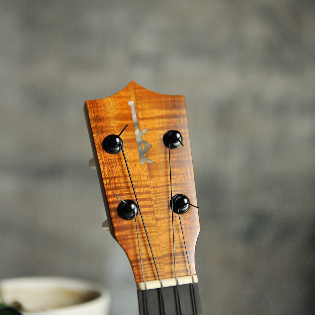 Kamaka HP-1 D Deluxe Pineapple Soprano Ukulele