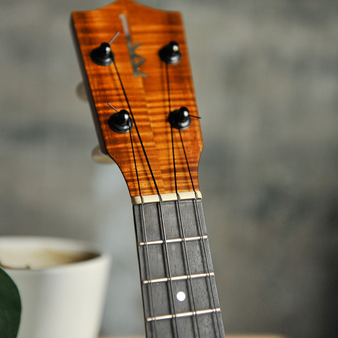 Kamaka HP-1 D Deluxe Pineapple Soprano Ukulele