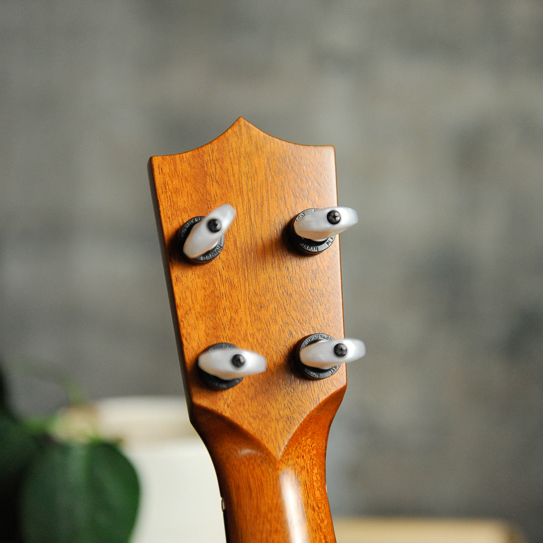 Kamaka HP-1 D Deluxe Pineapple Soprano Ukulele