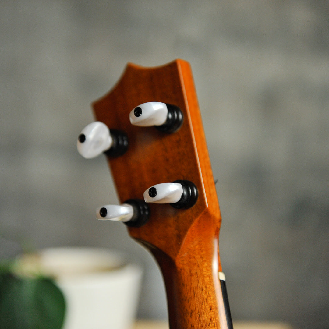 Kamaka HP-1 D Deluxe Pineapple Soprano Ukulele