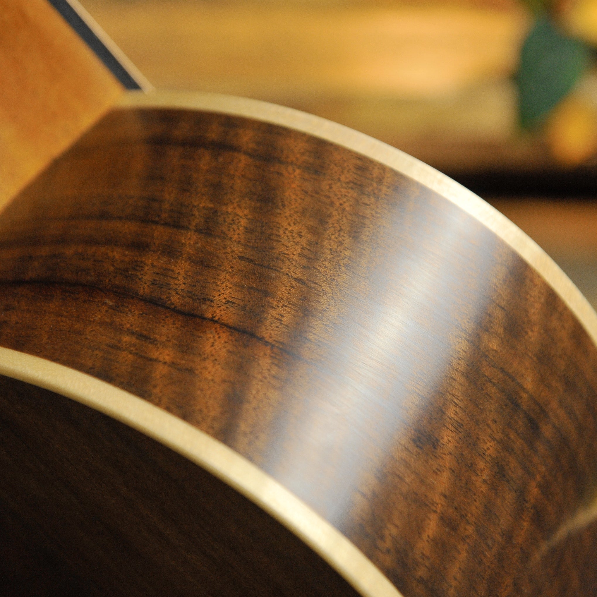 Lowden F-21 Walnut & Spruce Original Series Acoustic Guitar