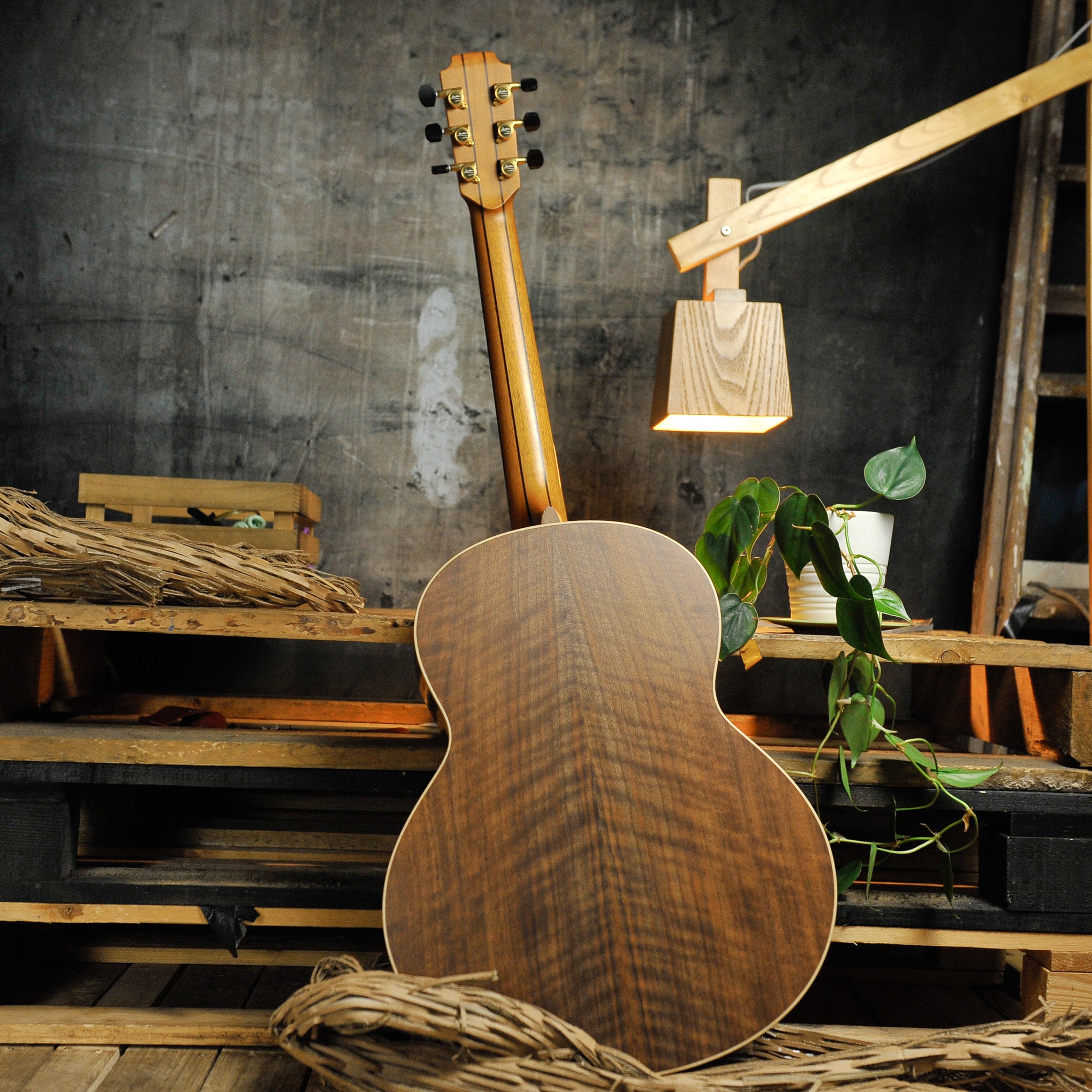Lowden F-21 Walnut & Spruce Original Series Acoustic Guitar